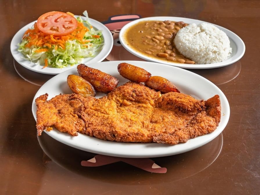 Chuleta De Pollo Empanizada