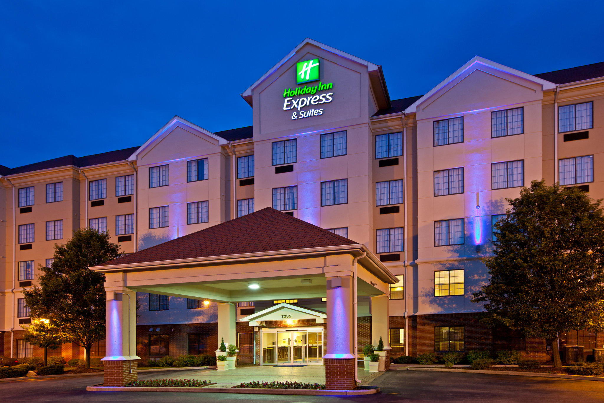 Holiday Inn Express & Suites Indianapolis - East Photo