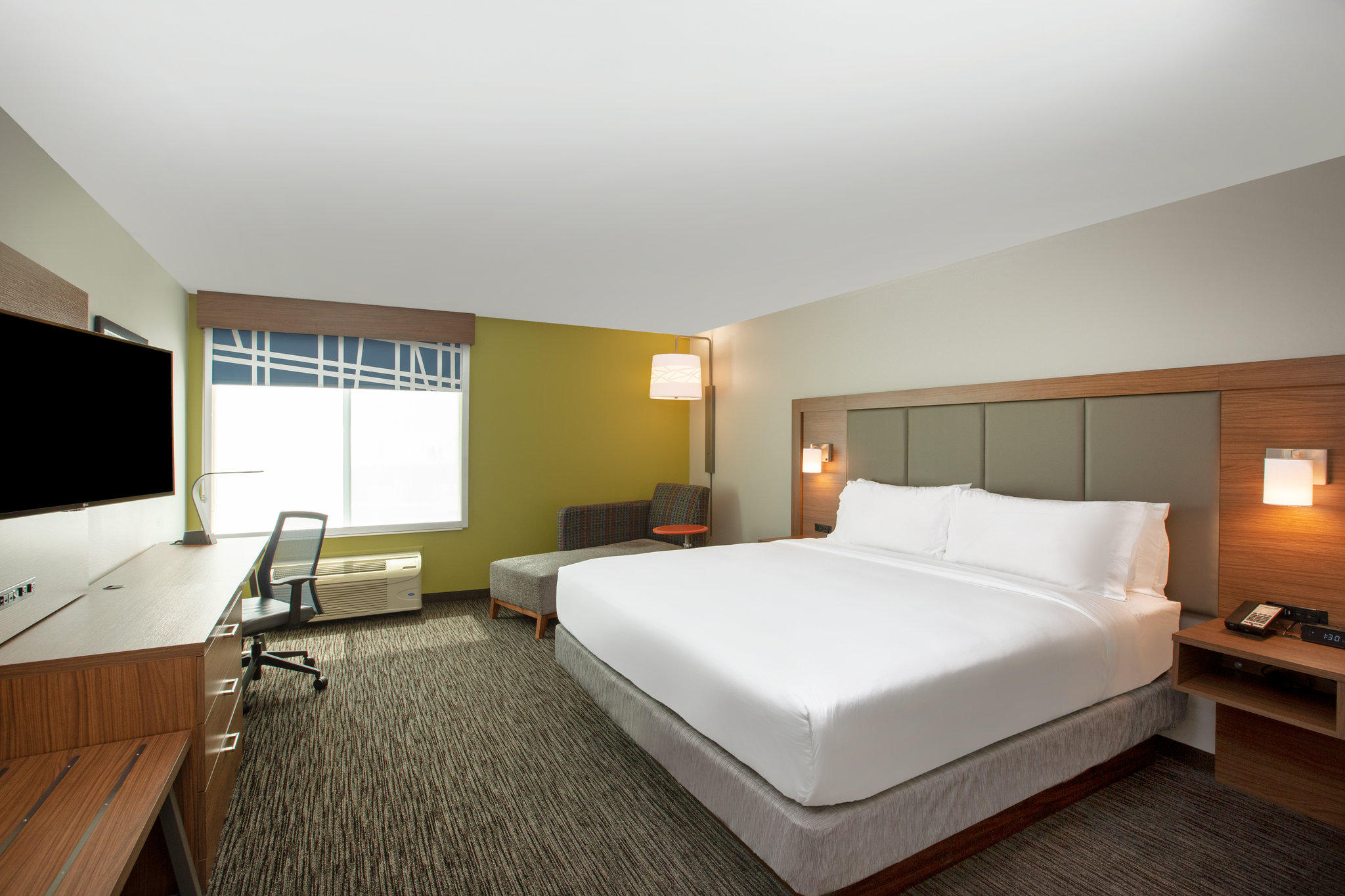 Holiday Inn Express & Suites Norfolk Photo