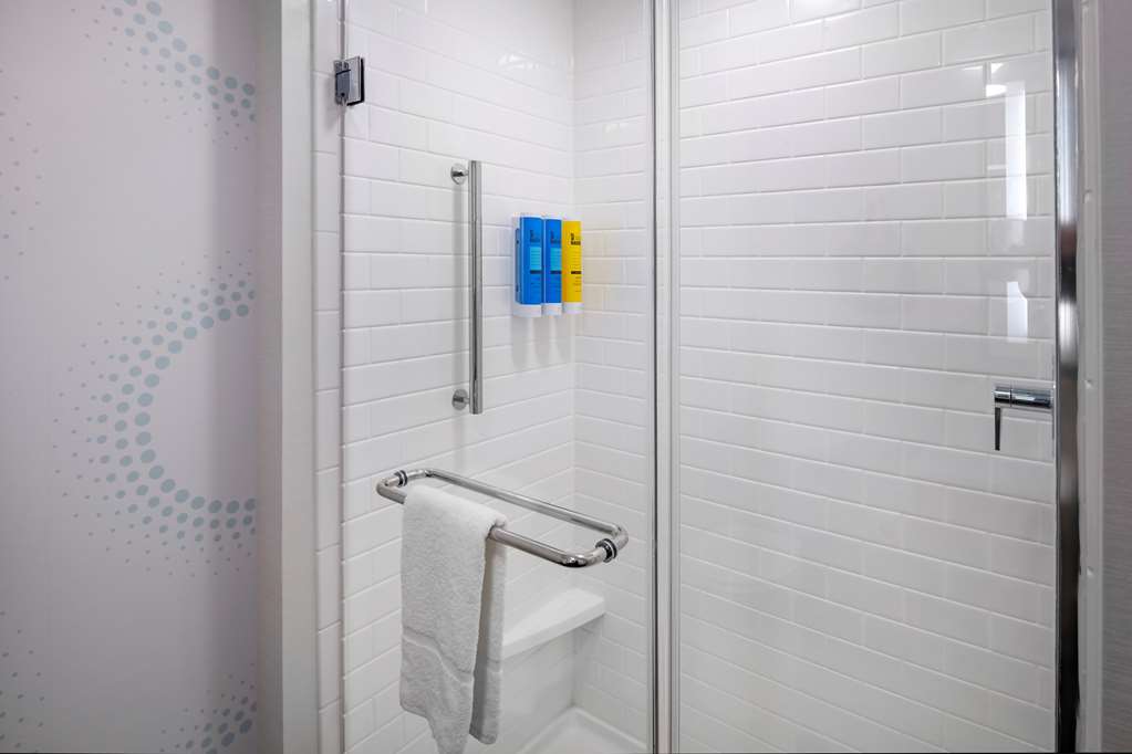 Tru by Hilton Omaha I-80 at 72nd Street Image