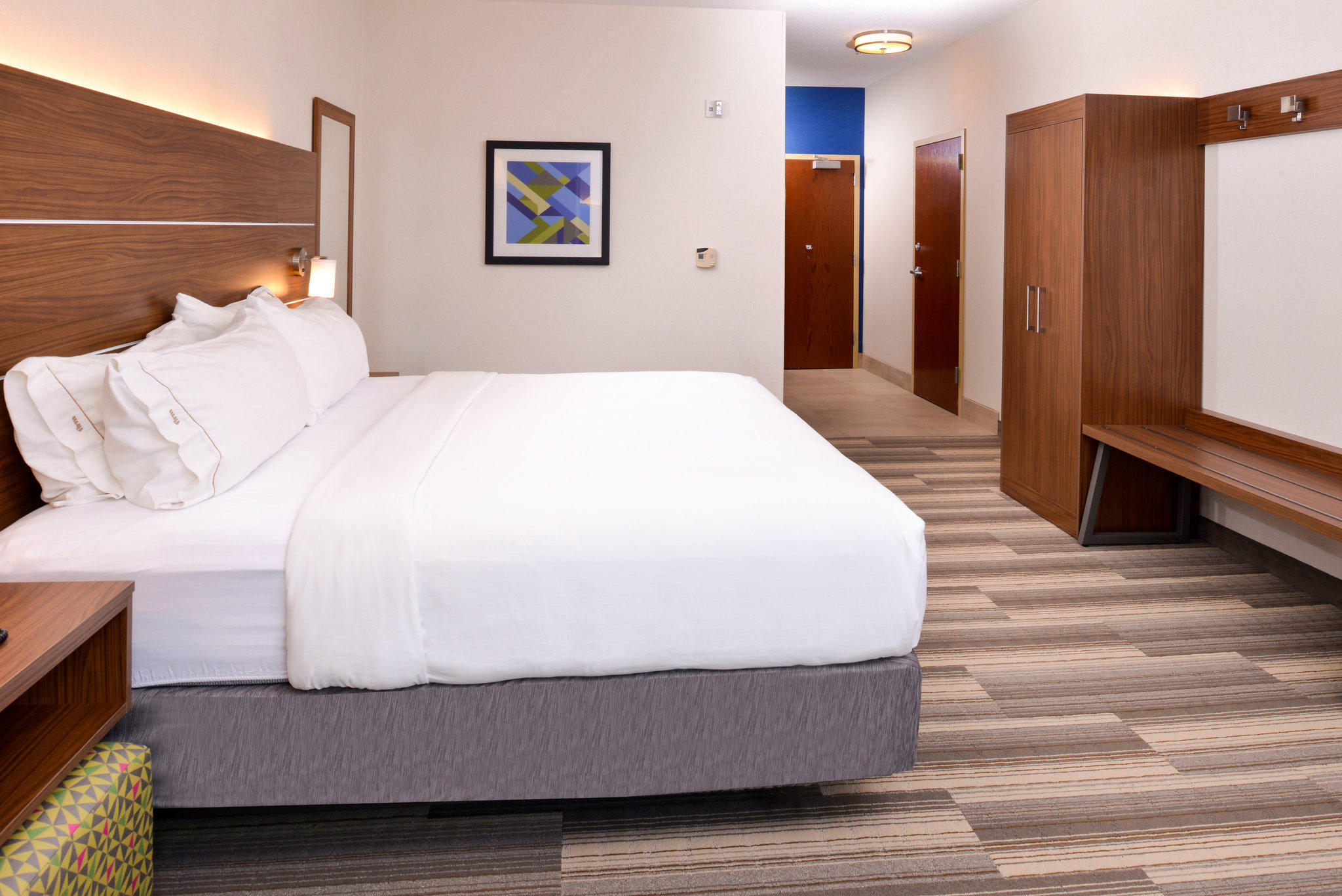 Holiday Inn Express & Suites Urbana-Champaign (U of I Area) Photo