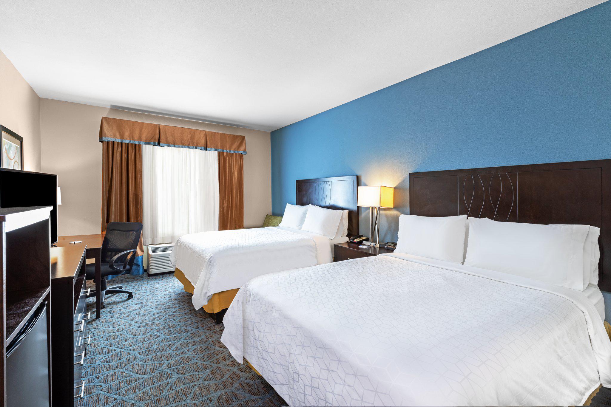 Holiday Inn Express & Suites Floresville Photo