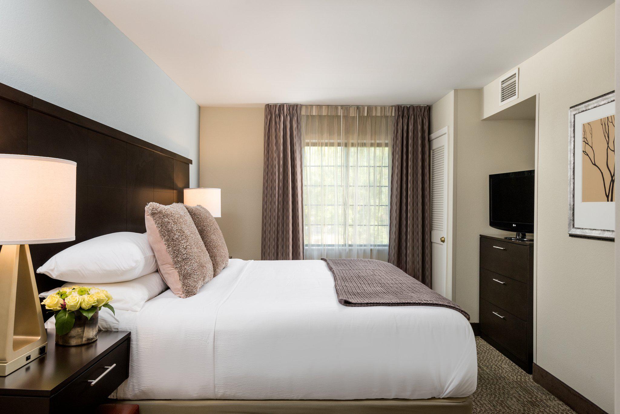 Staybridge Suites Chantilly Dulles Airport Photo