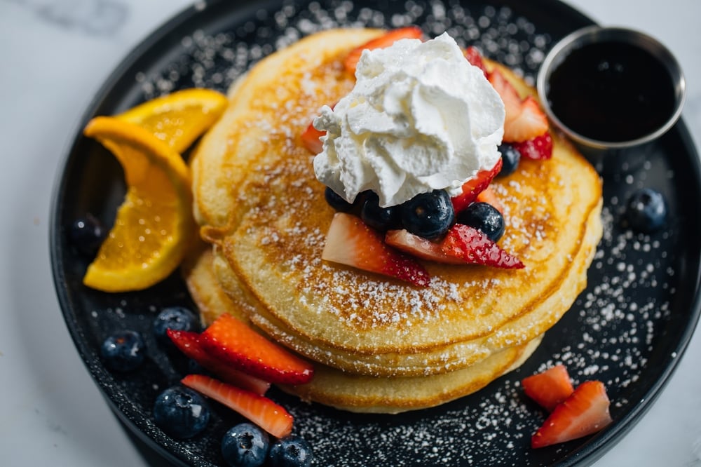 BUTTERMILK PANCAKE w/ MAPLE SYRUP