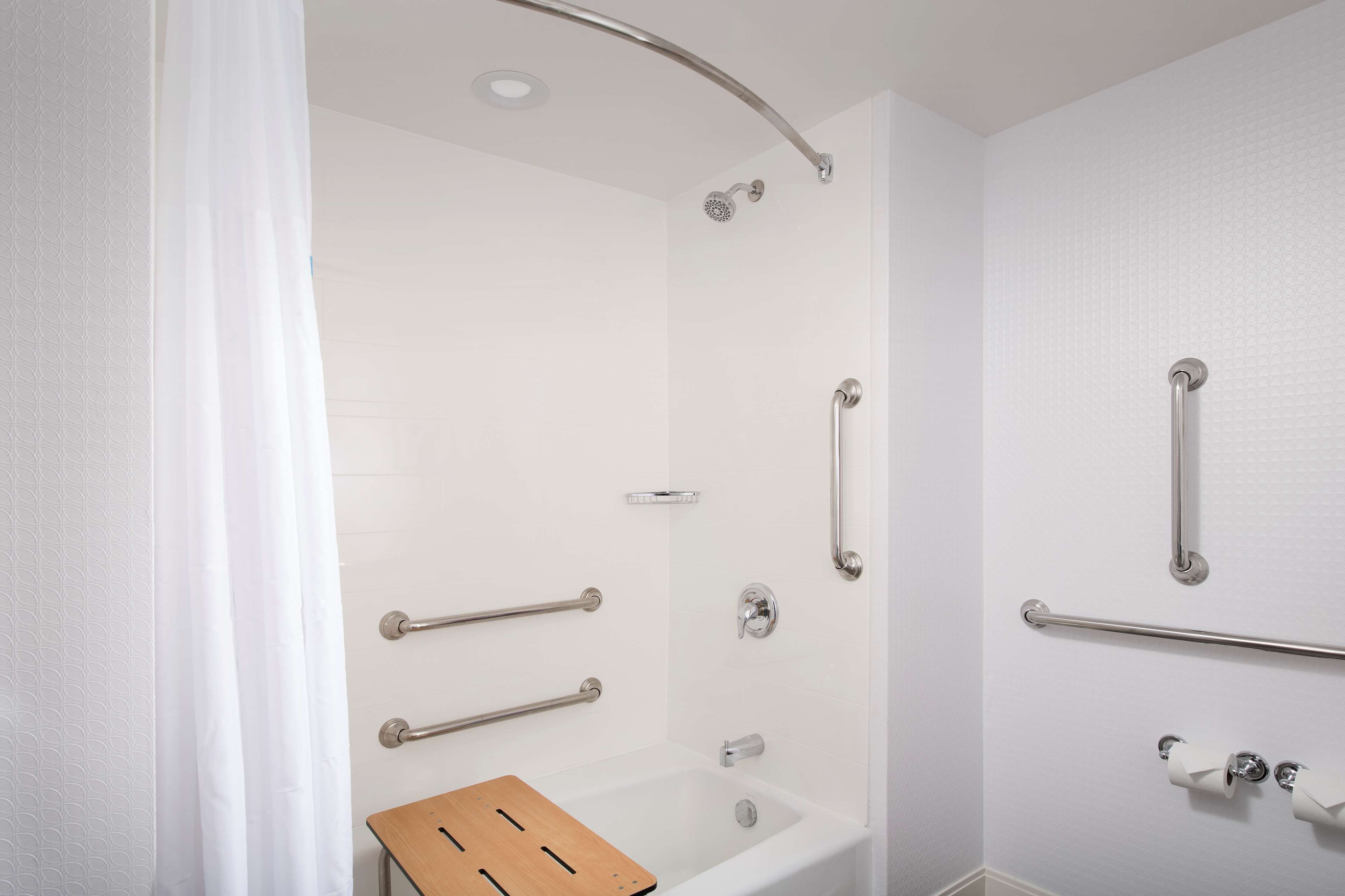 Guest room bath