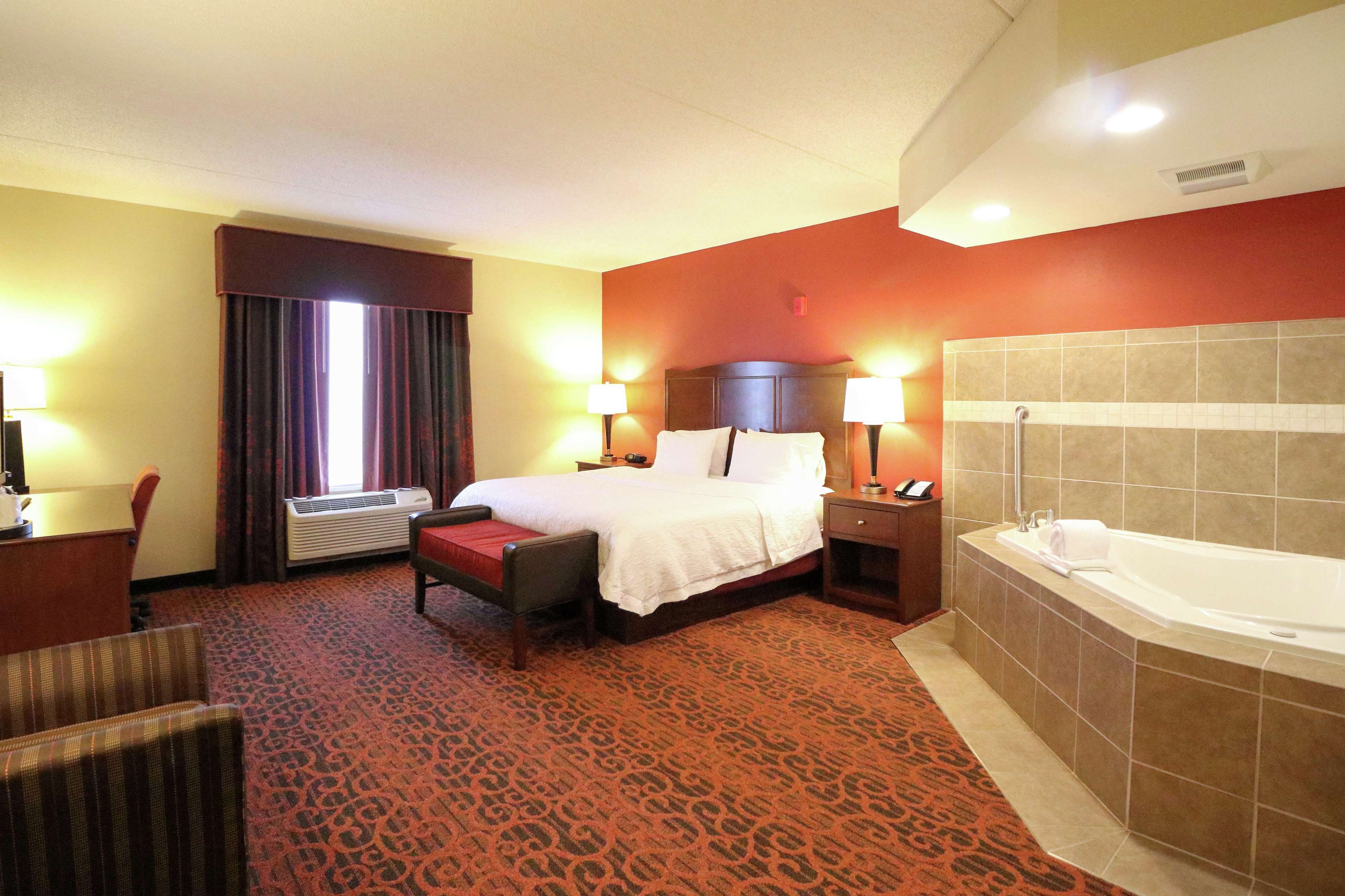 Hampton Inn Columbus-South Photo