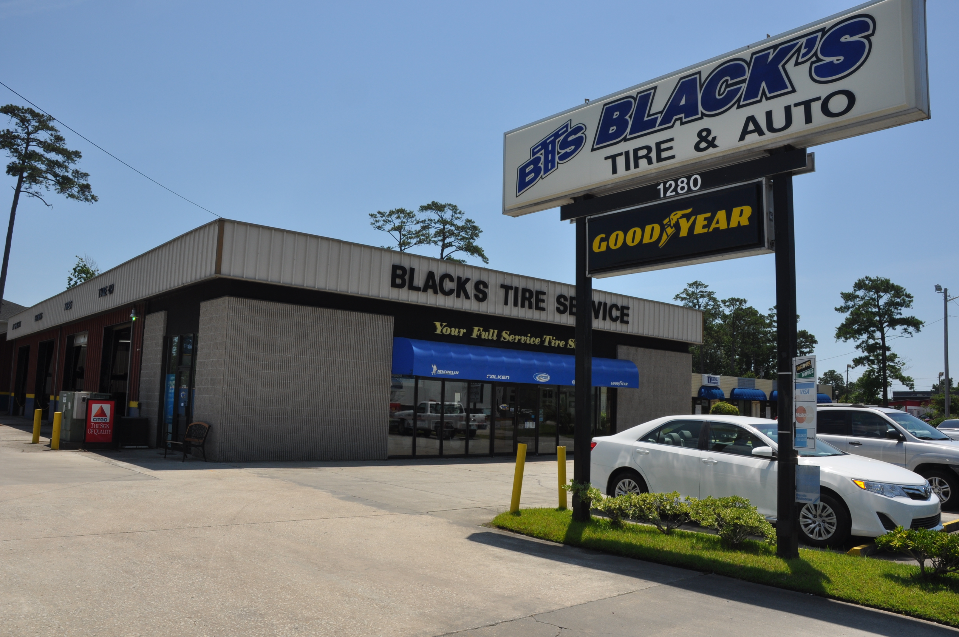 Black's Tire & Auto Service Photo