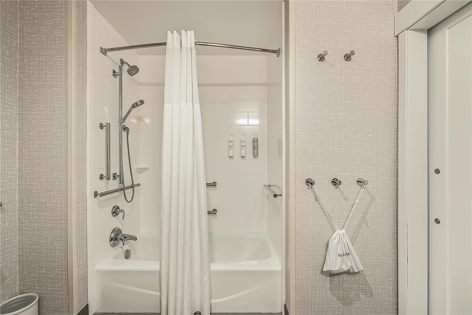 Hampton Inn & Suites Howell Image