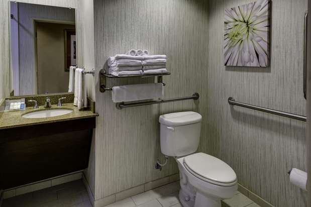 Images Hilton Garden Inn Overland Park