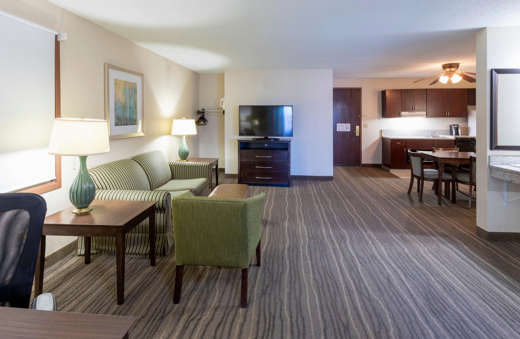 Holiday Inn Express & Suites St. Paul NE (Vadnais Heights) Photo
