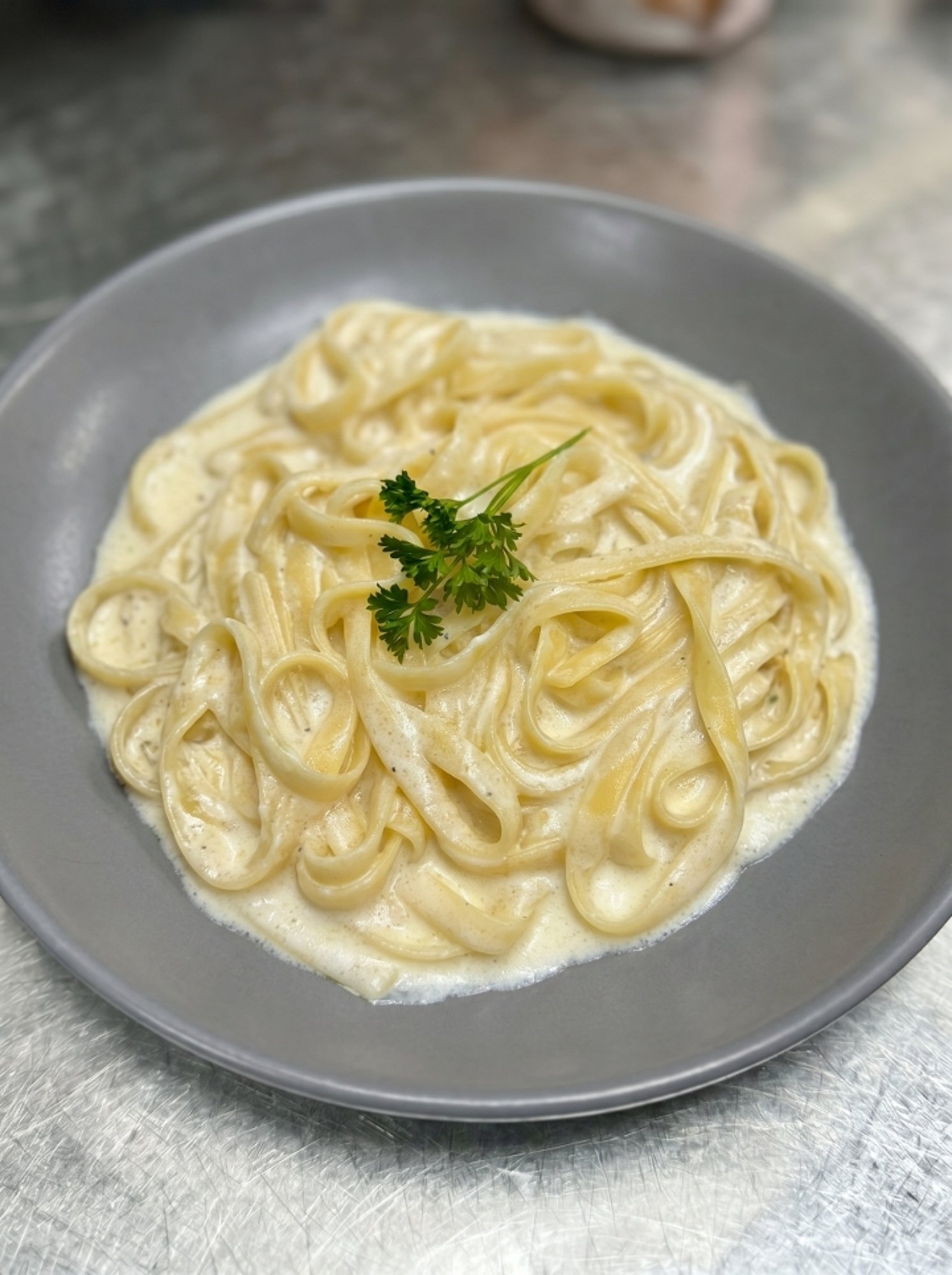 Fettuccine w/ Alfredo
