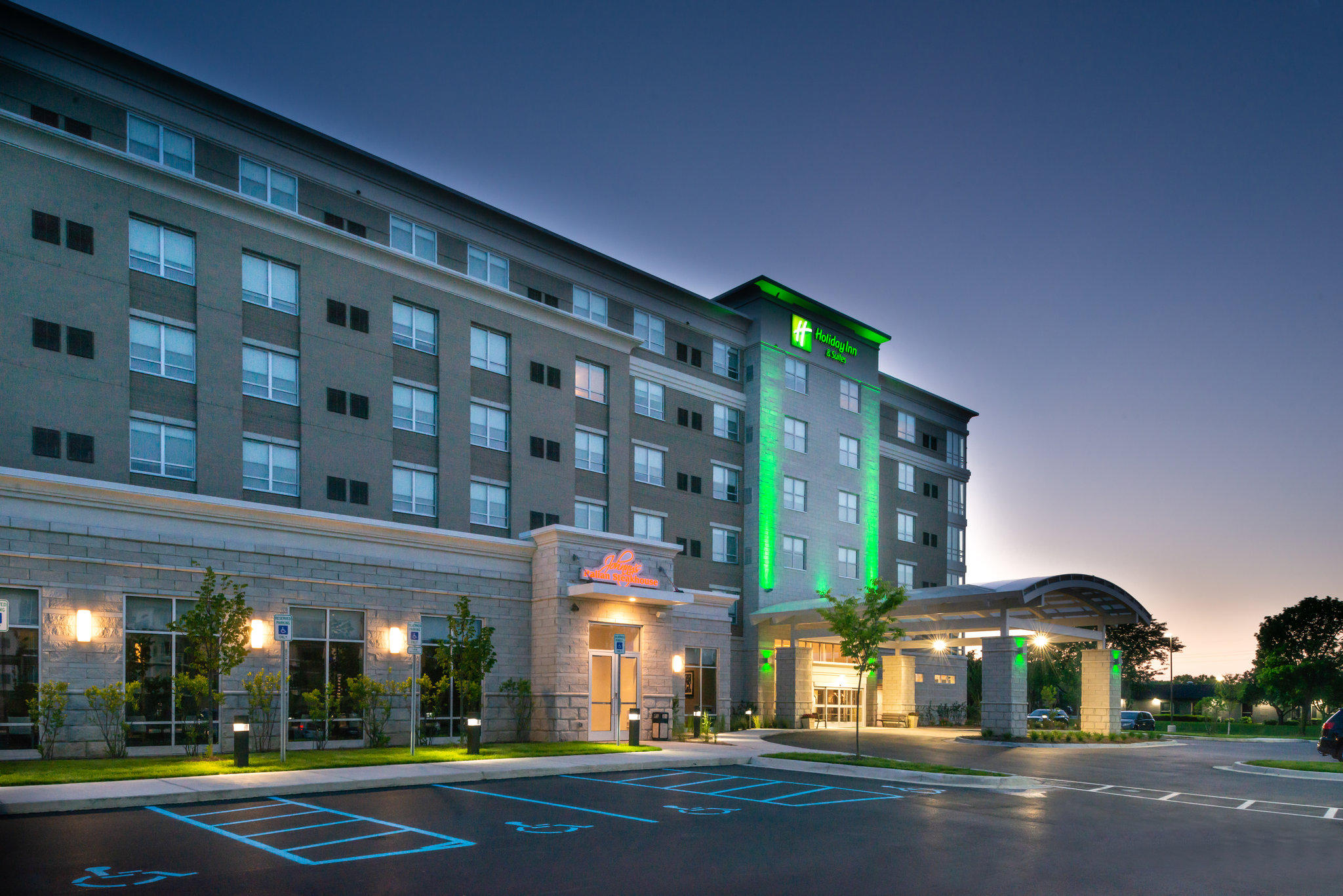 Holiday Inn & Suites Farmington Hills - Detroit NW Photo