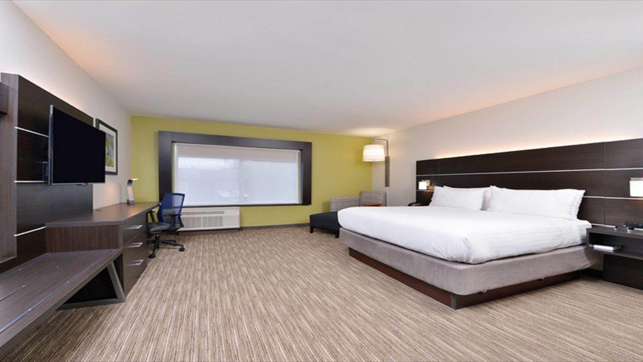 Holiday Inn Express & Suites Parkersburg East Photo