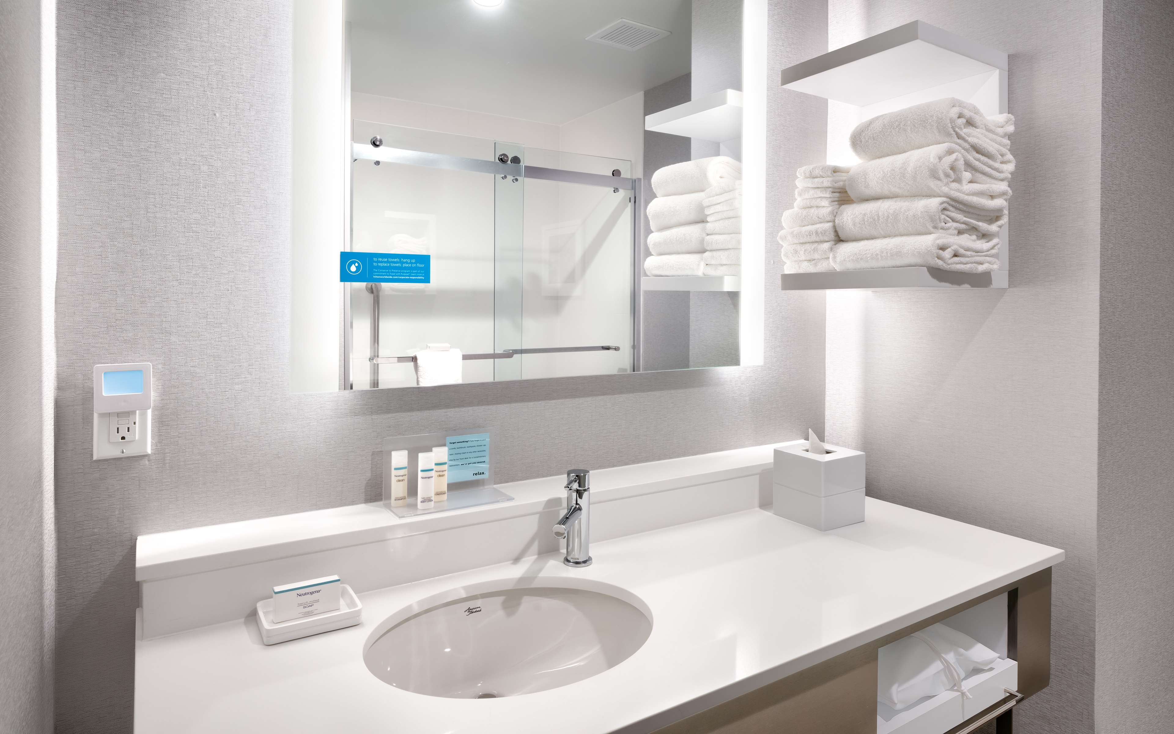 Guest room bath