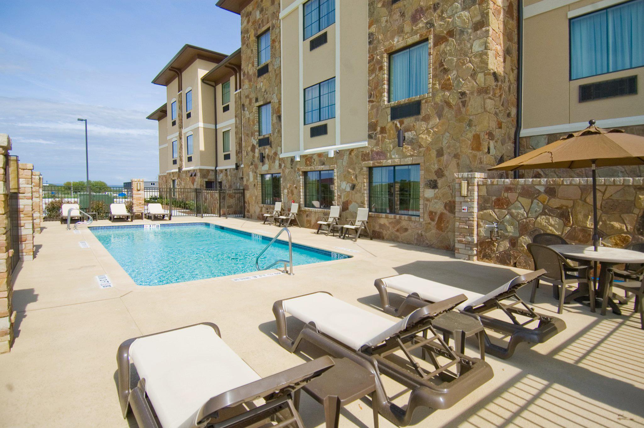 Holiday Inn Express & Suites Marble Falls Photo