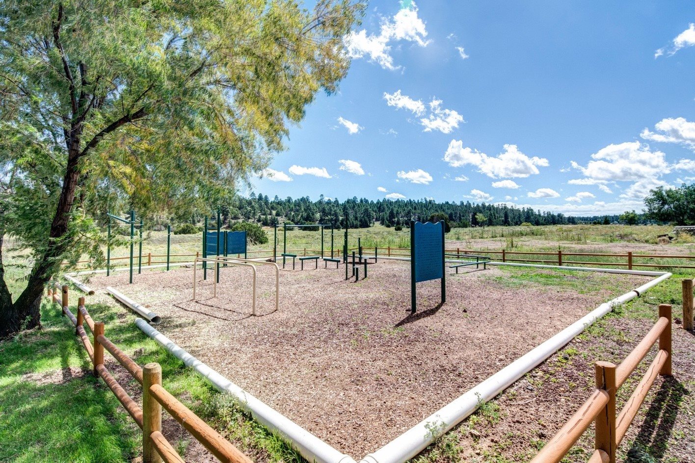 Country Club Meadows Apartments Photo