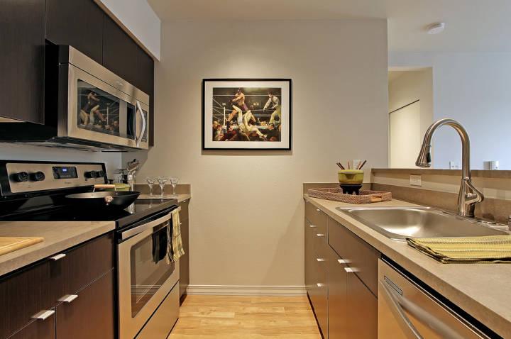 Madison Crossing Apartments Logo