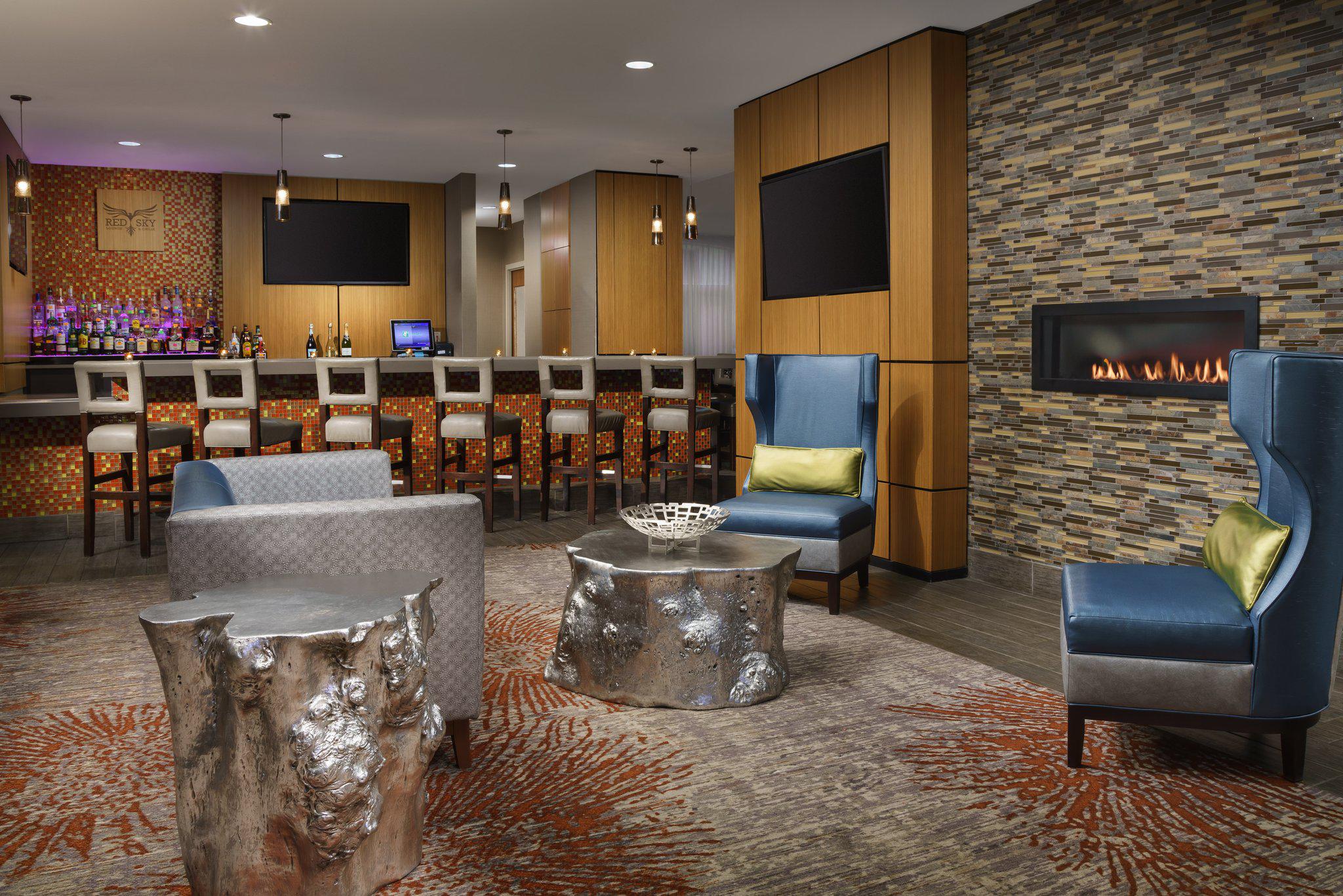 Holiday Inn Charlotte University Photo