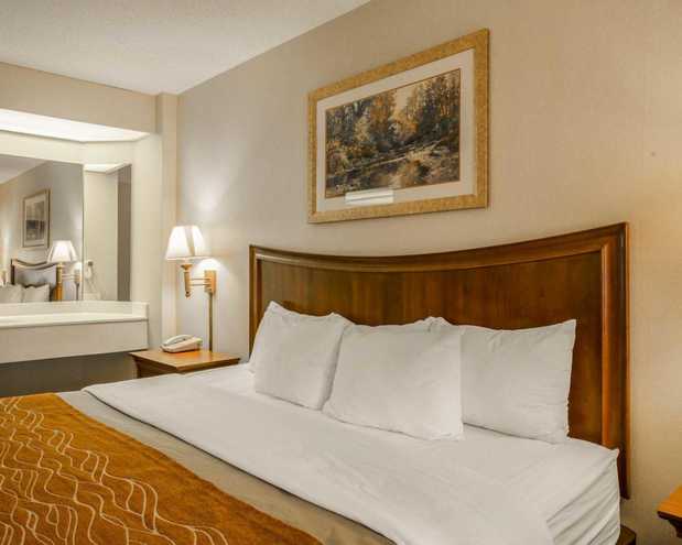 Images Rodeway Inn & Suites On The River