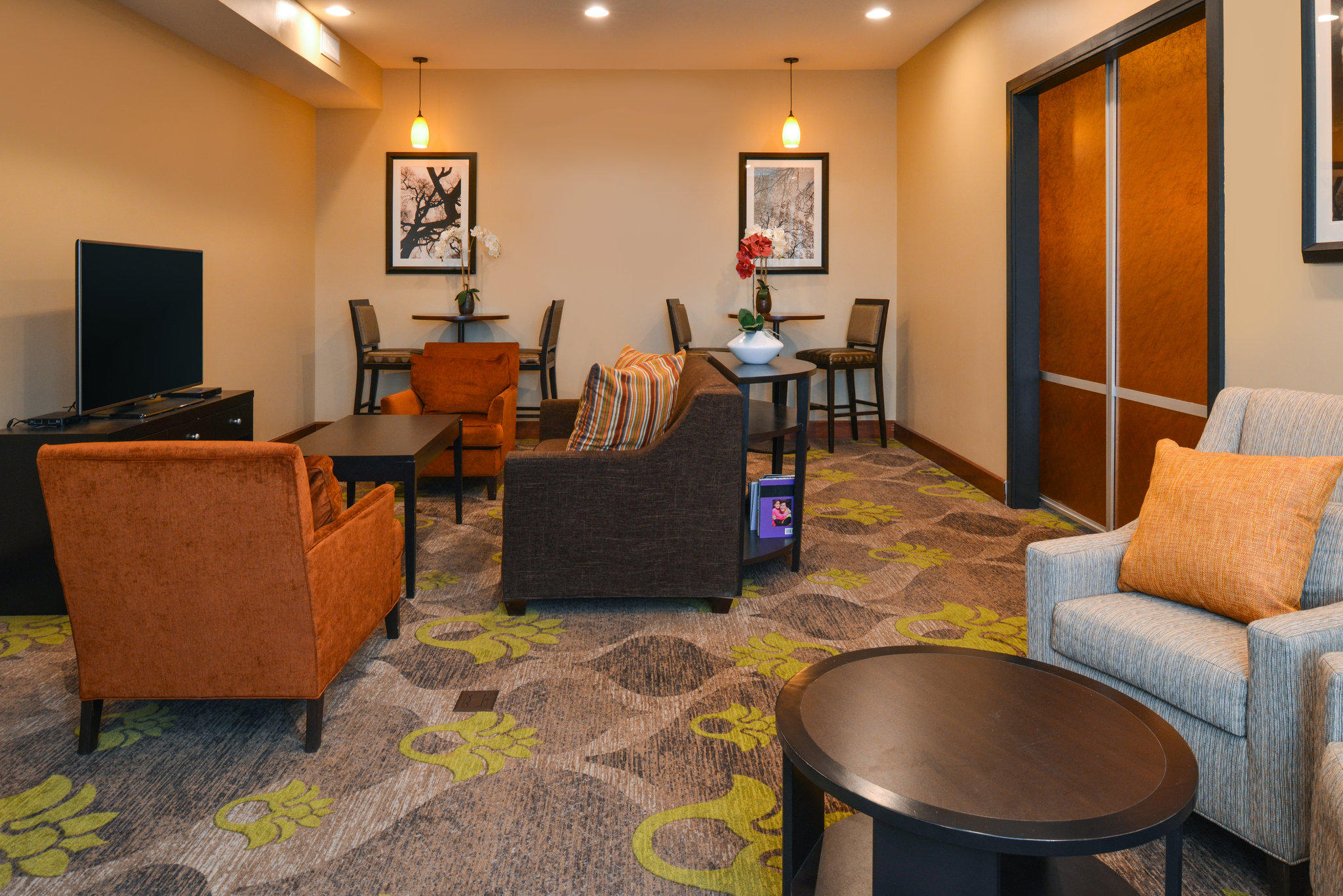 Staybridge Suites Merrillville Photo