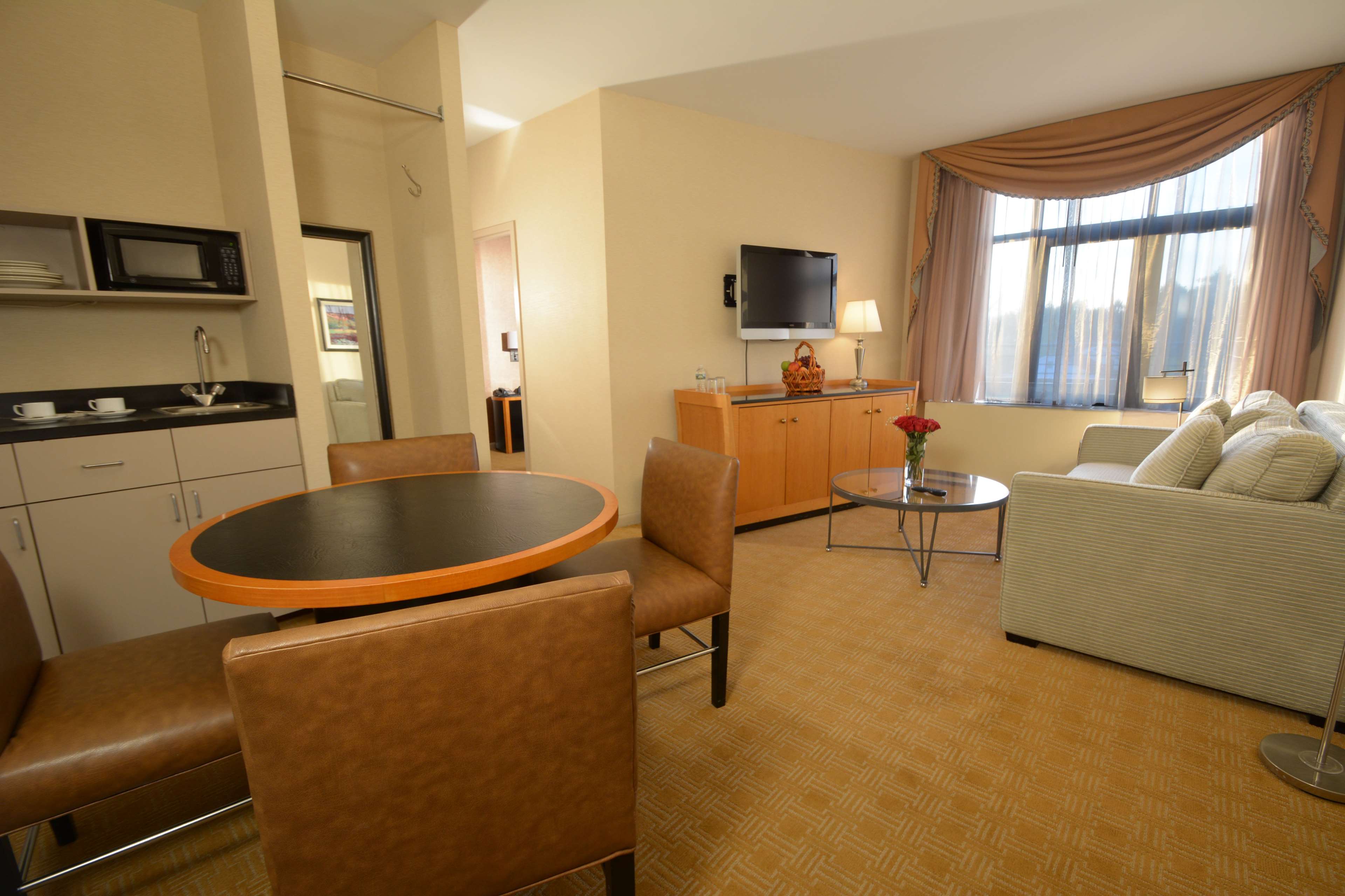 Inn at Great Neck, BW Premier Collection Photo