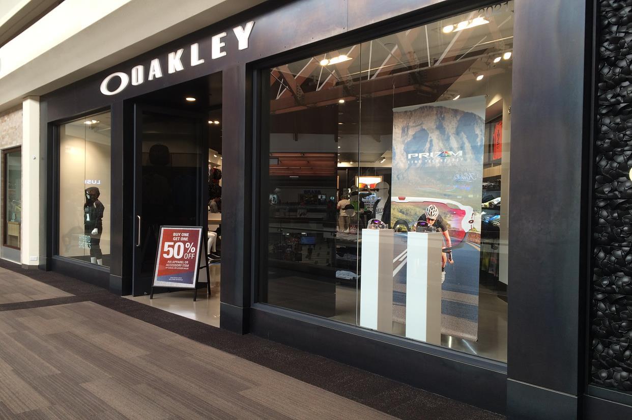 closest oakley store