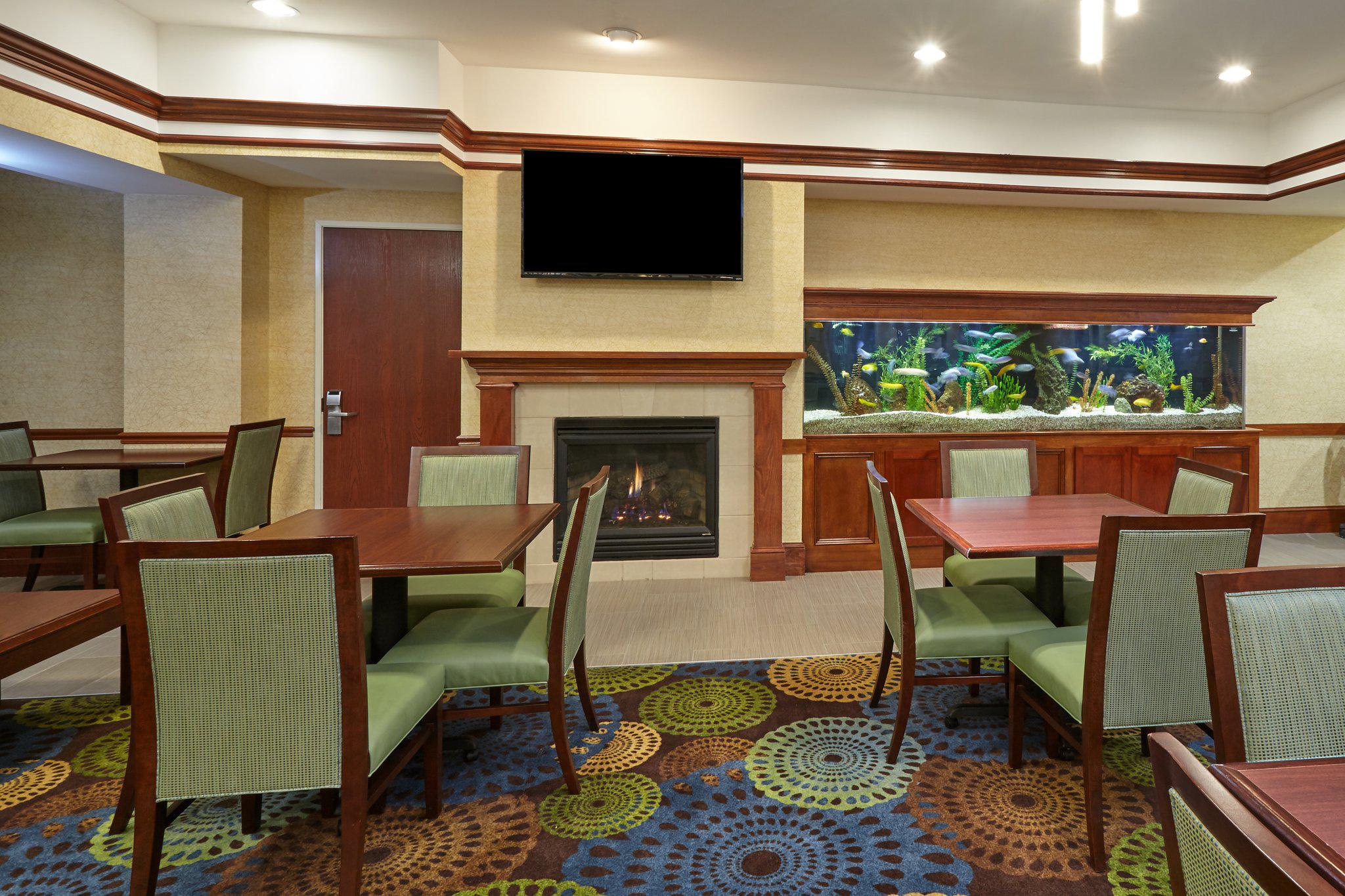 Holiday Inn Express & Suites Grand Rapids - South Photo