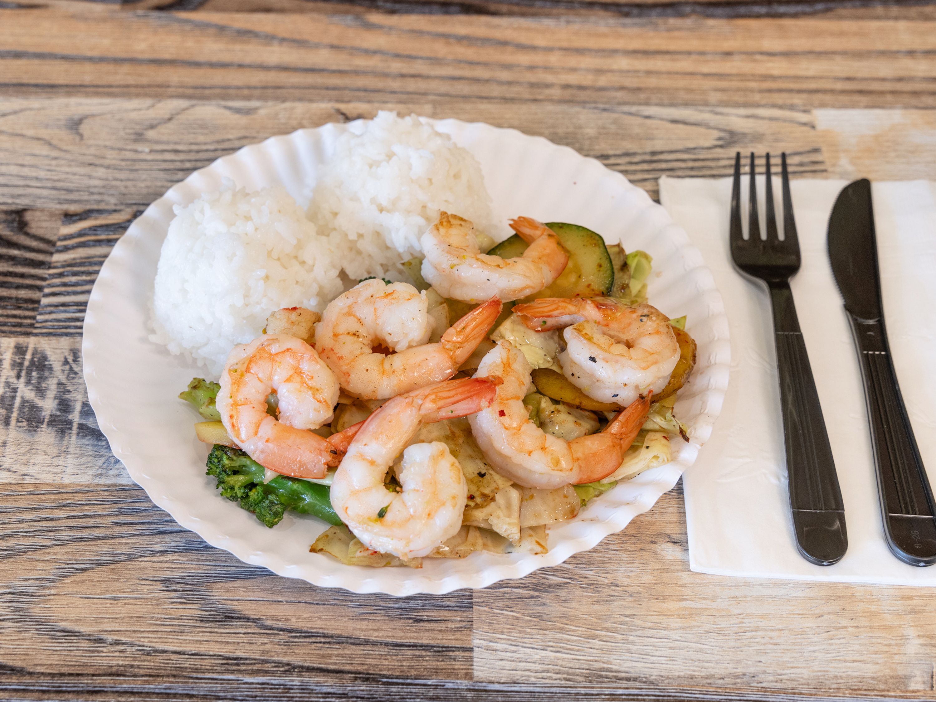 2.Garlic Sautéed Shrimps With Mixed Vegetables (Lunch & Dinner)