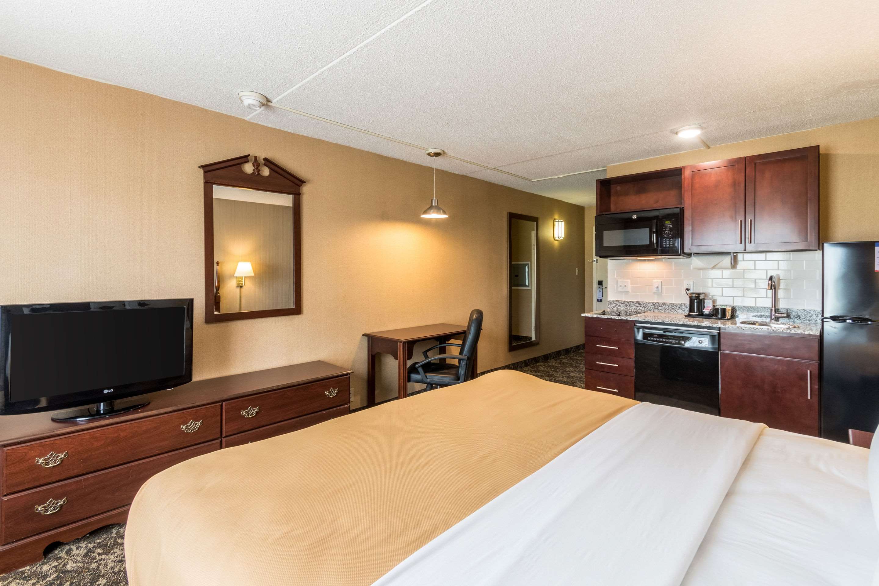 Suburban Extended Stay Hotel Photo