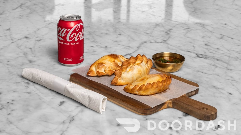 3 Empanadas with Soda Meal Box