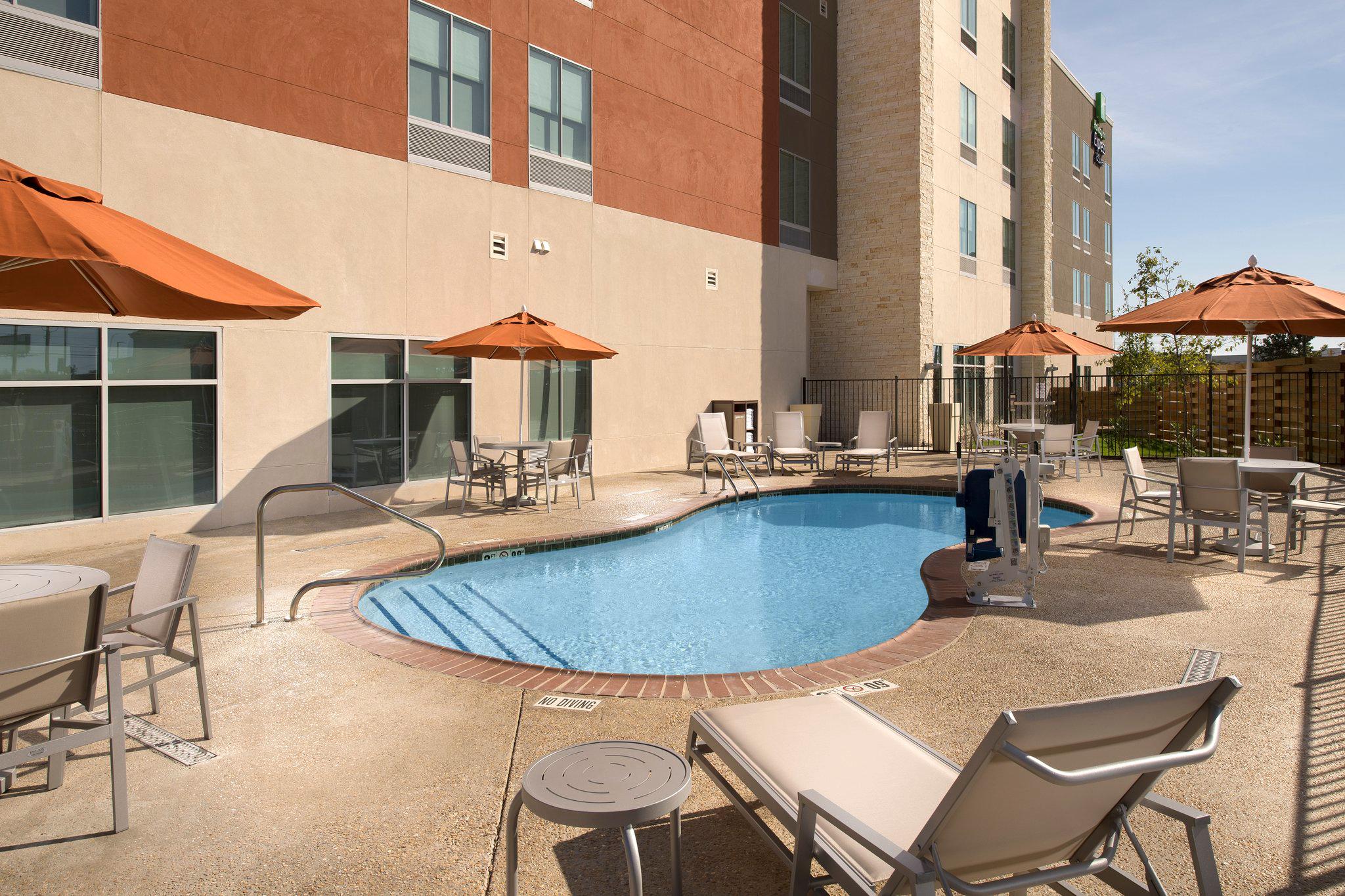 Holiday Inn Express & Suites San Antonio North - Windcrest Photo