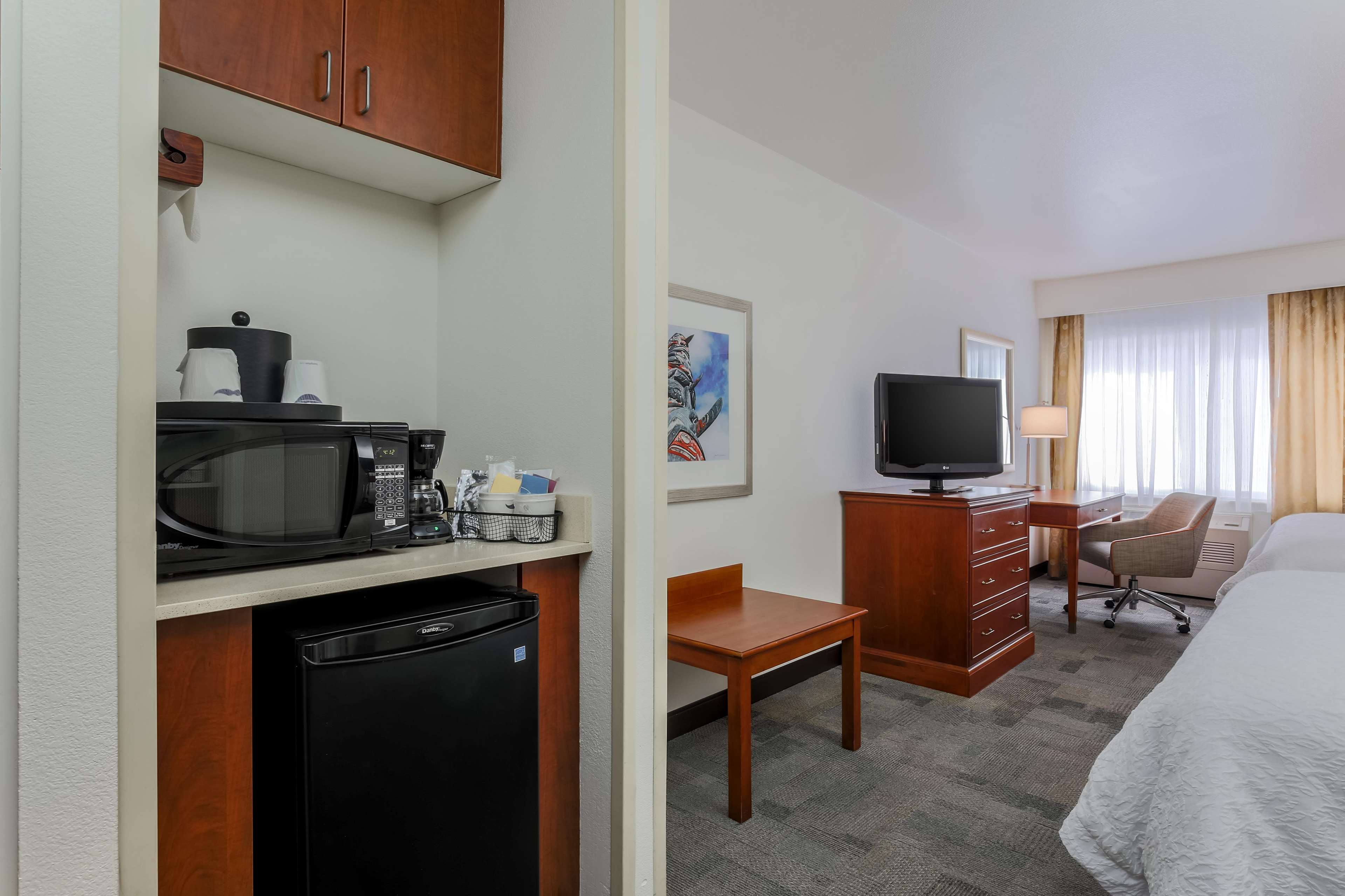 Hampton Inn Anchorage Photo