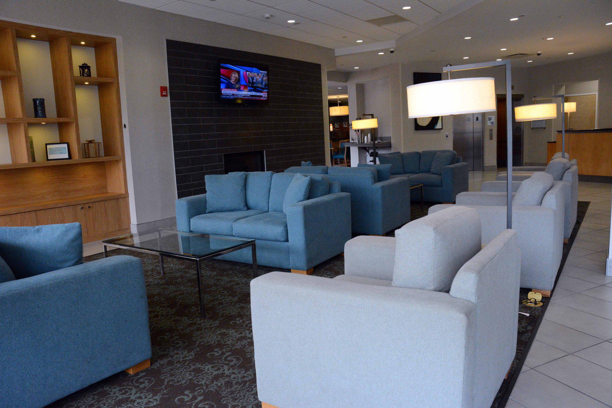 Holiday Inn Express & Suites Stamford Photo