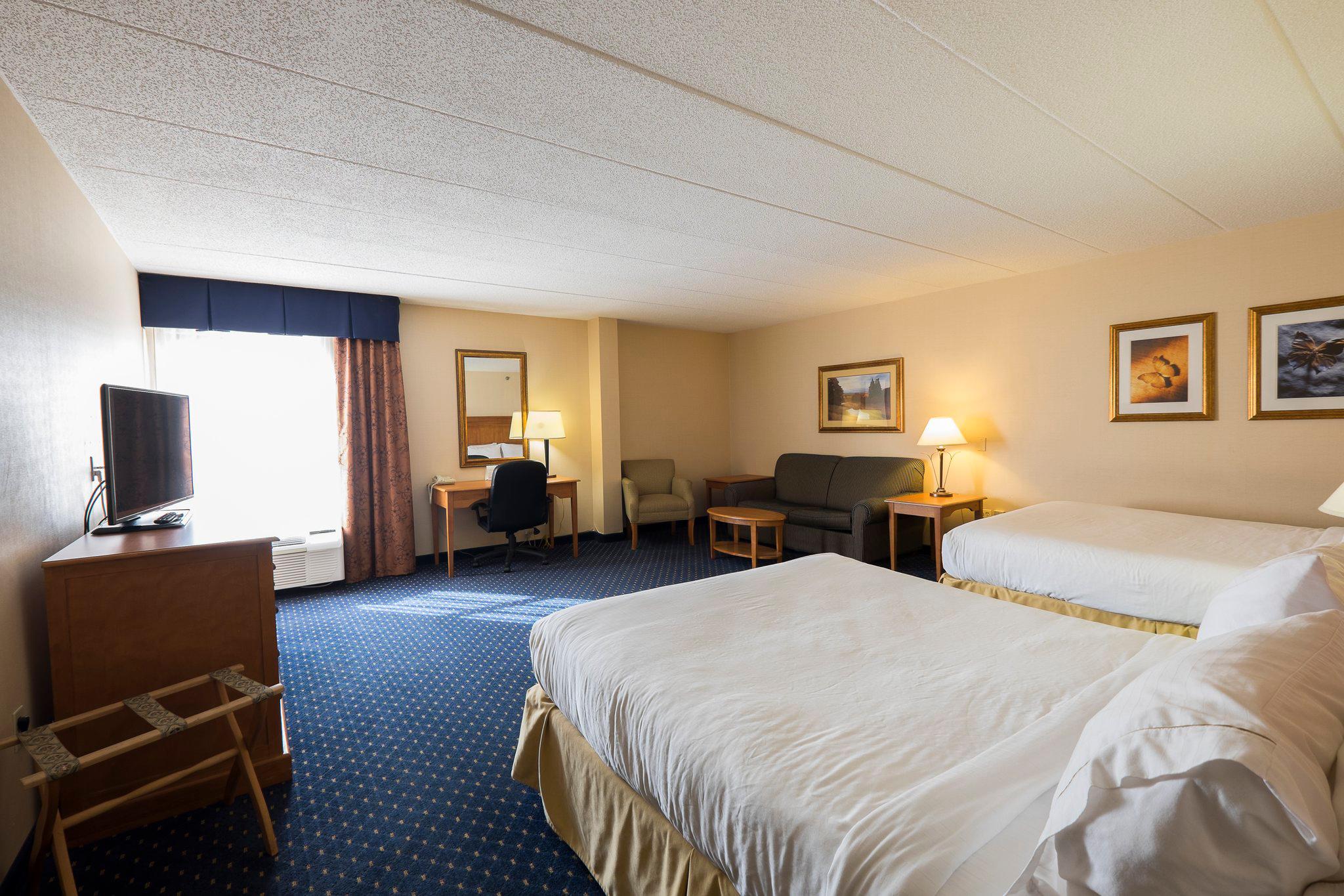 Holiday Inn Express & Suites Waynesboro-Route 340 Photo