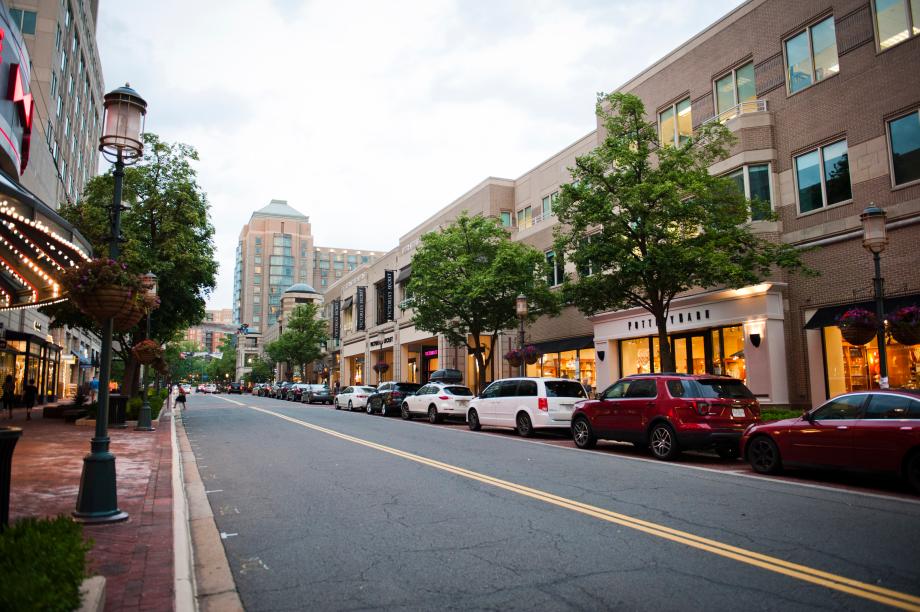 Convenient access to Reston and Tysons Corner