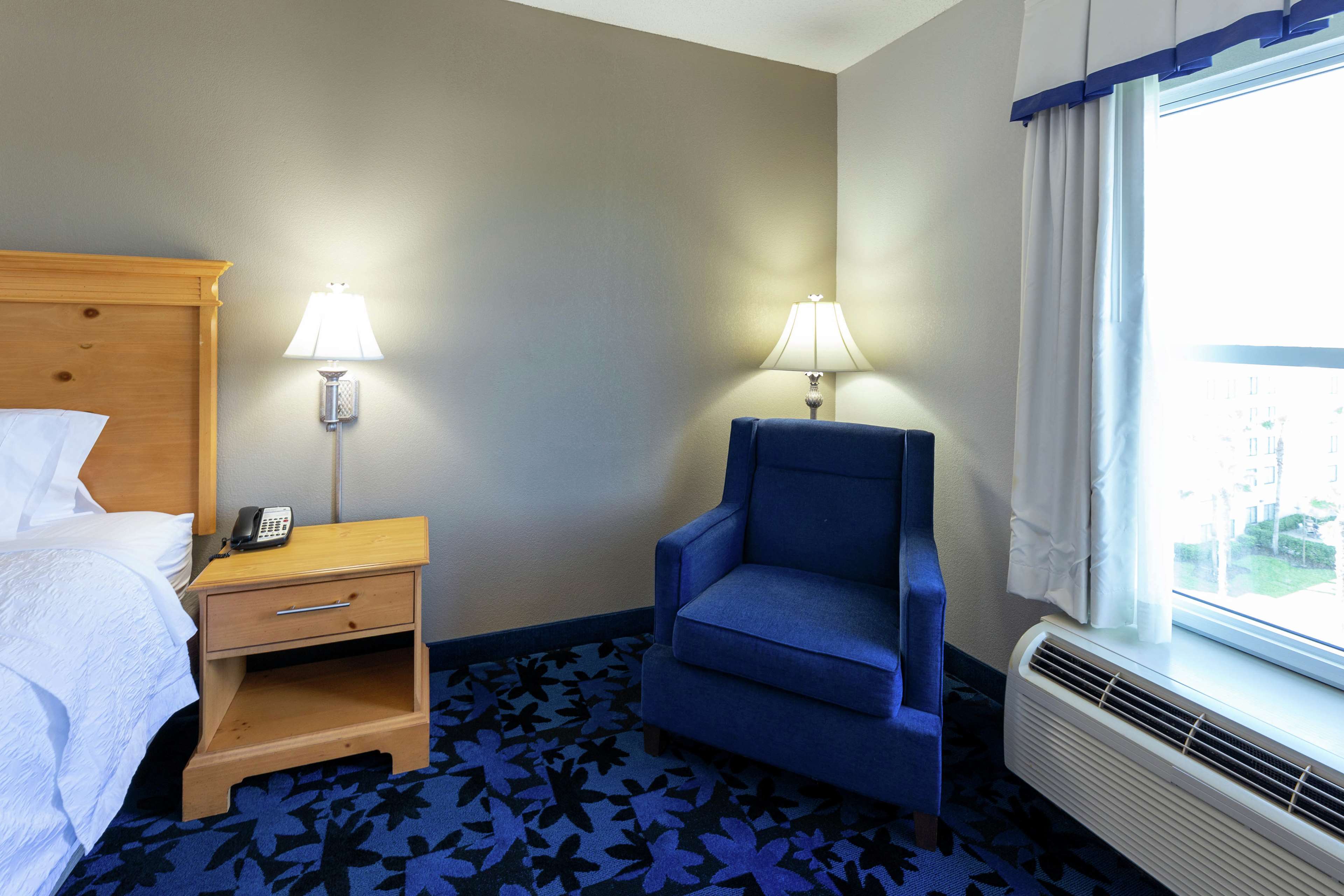 Hampton Inn & Suites Jacksonville Deerwood Park Photo