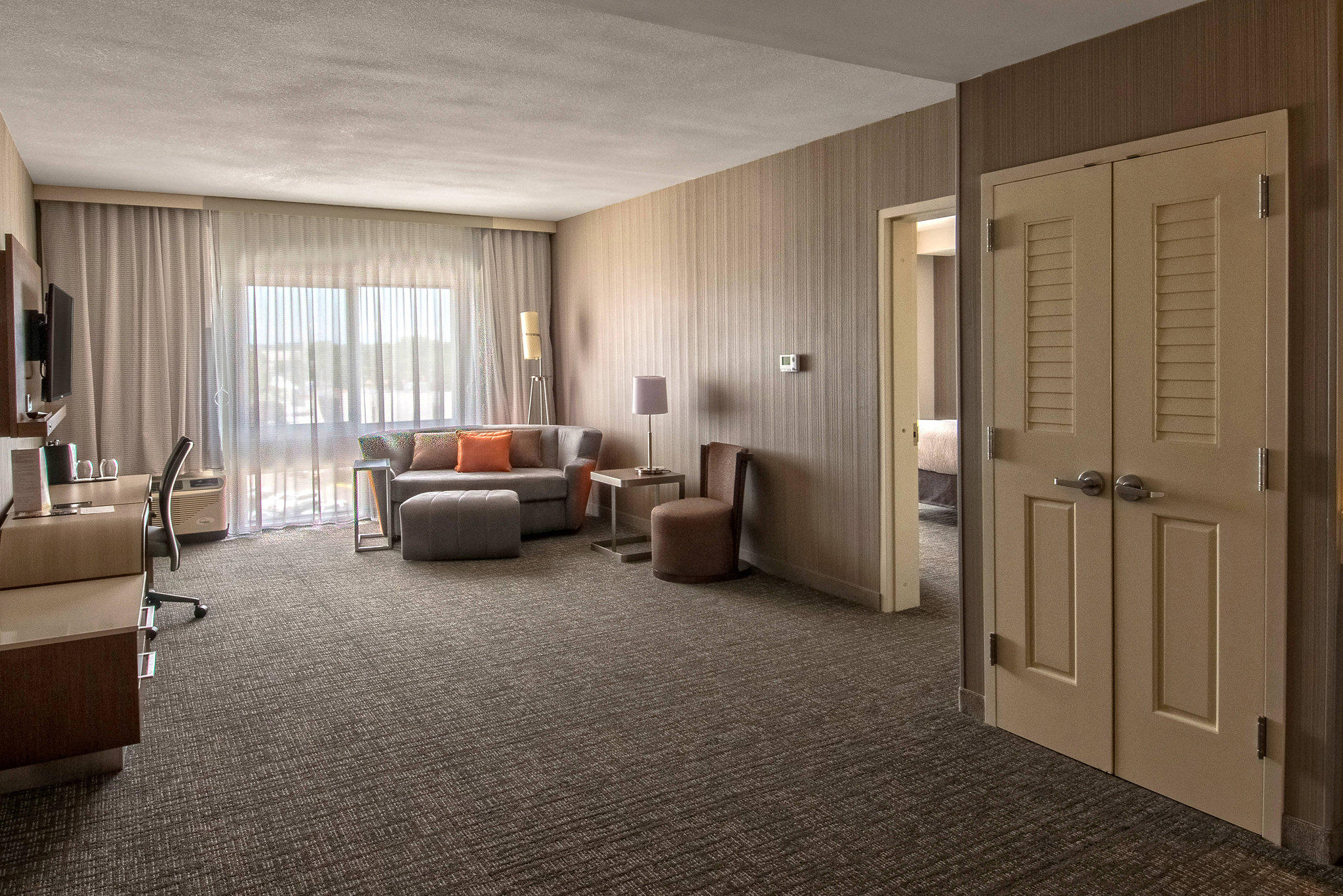 Courtyard by Marriott Westbury Long Island Photo