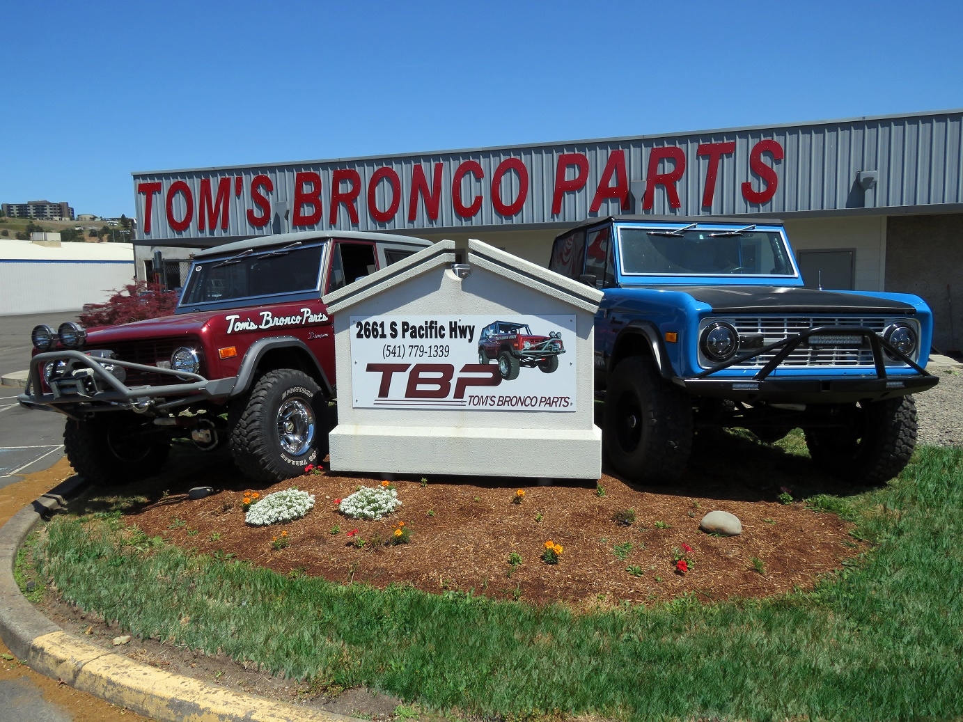 Tom's Bronco Parts Photo
