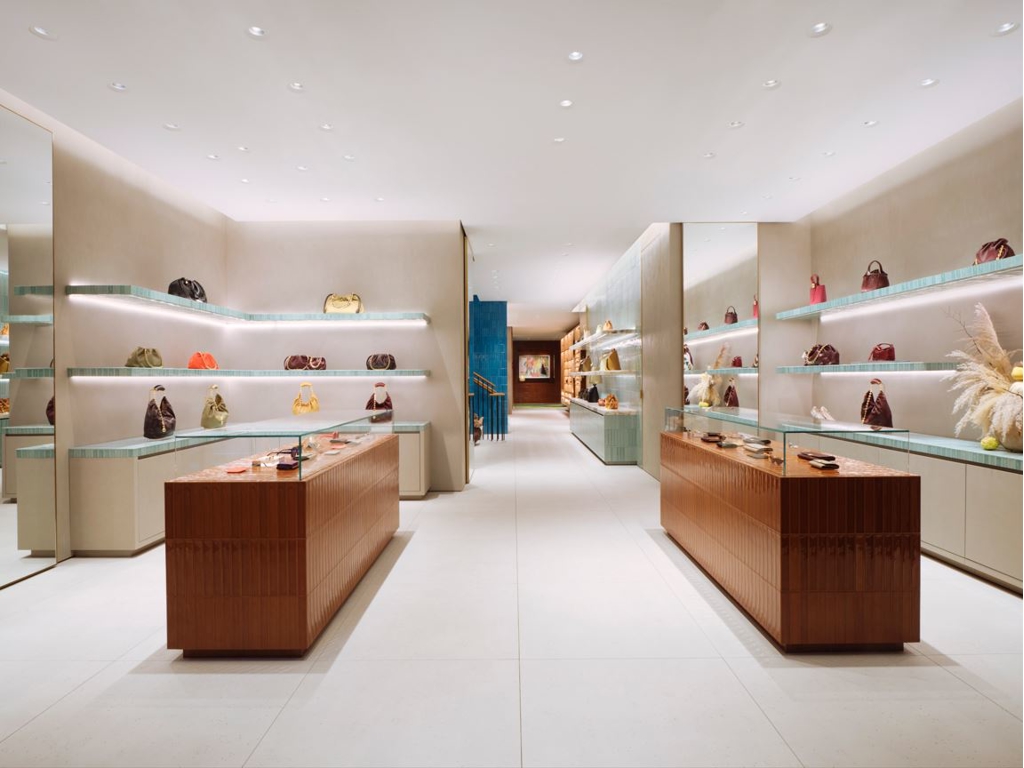 LOEWE Oak St Image