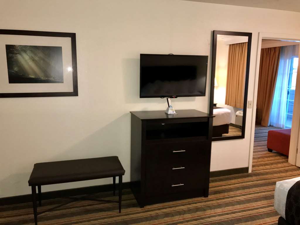 Best Western Visalia Hotel Image