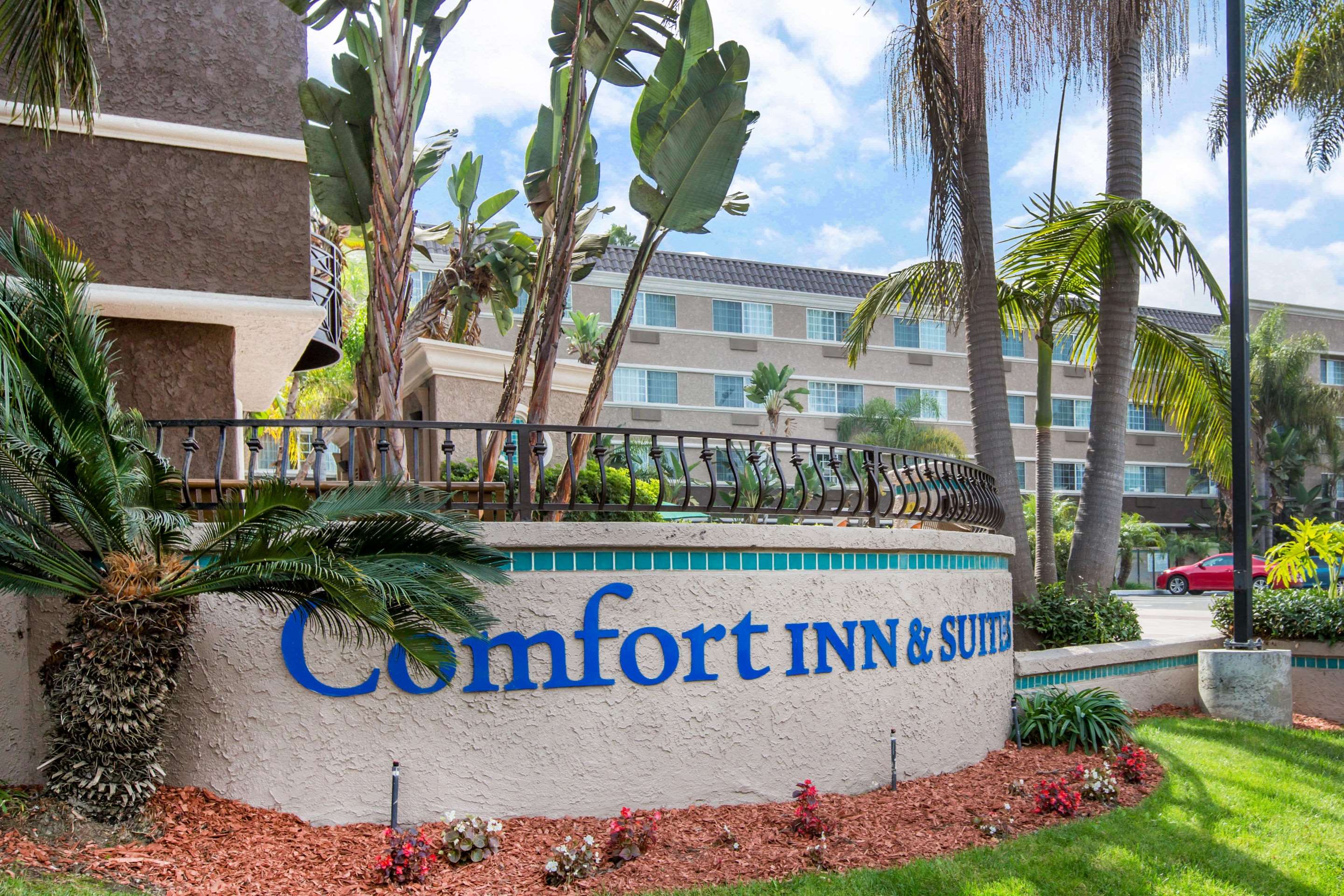 Comfort Inn & Suites San Diego - Zoo Seaworld Area Photo