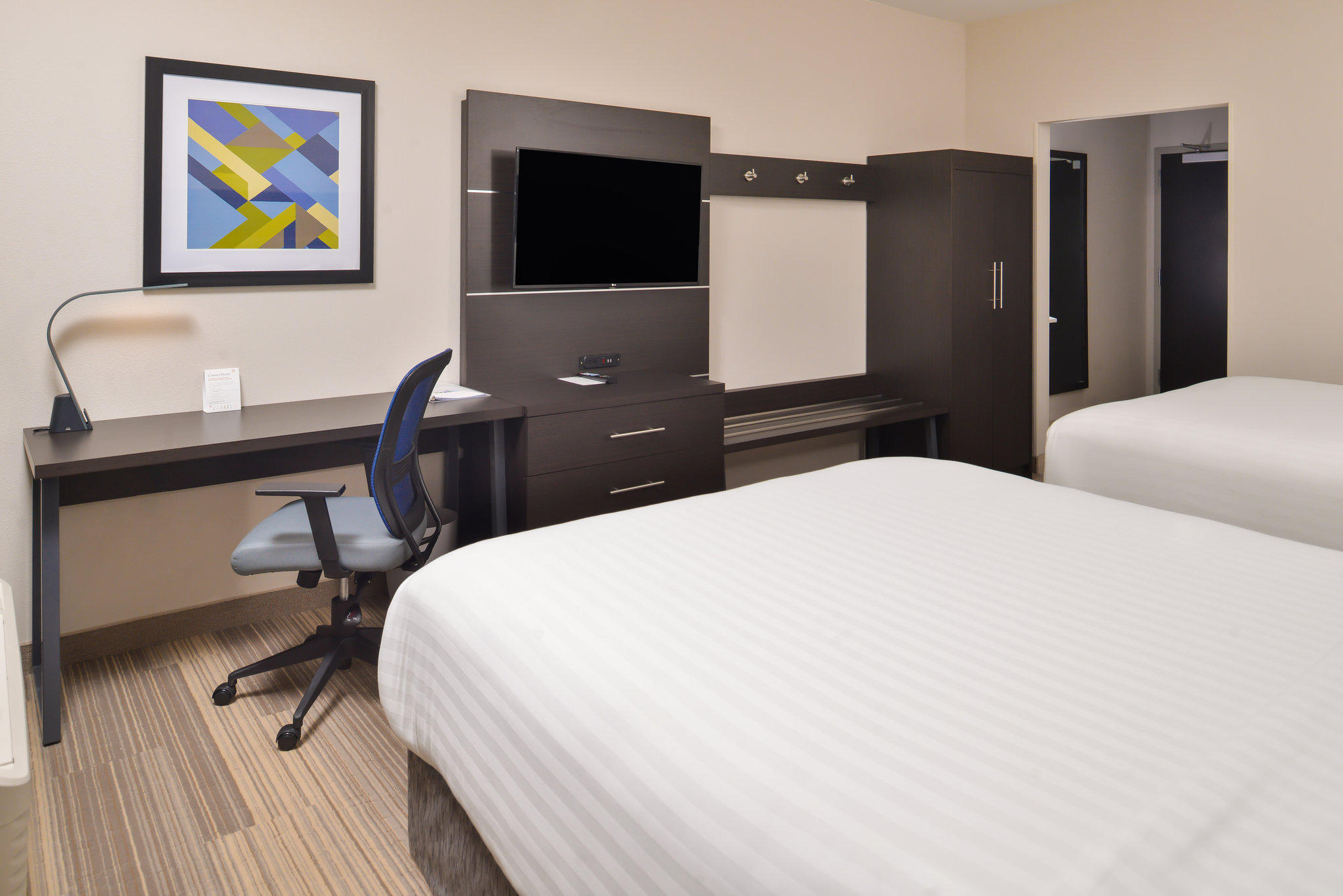 Holiday Inn Express & Suites Lee's Summit - Kansas City Photo