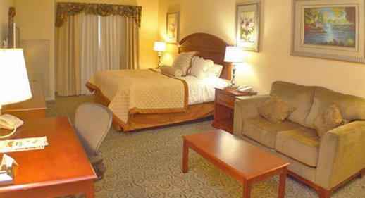 Holiday Inn Express & Suites Bakersfield Central Photo