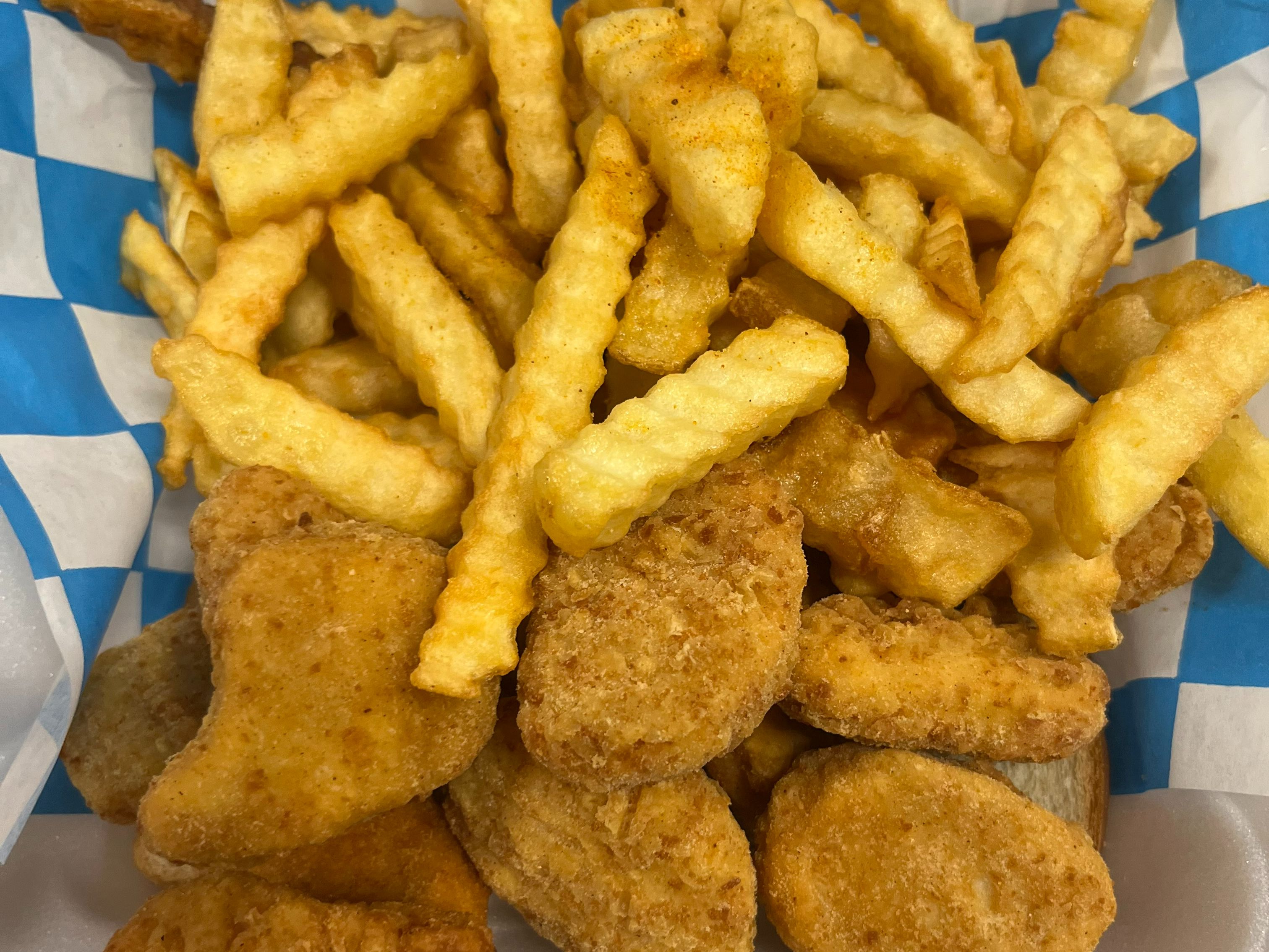 10 Piece Chicken Nuggets Dinner with Fries and Can Drink Dinner