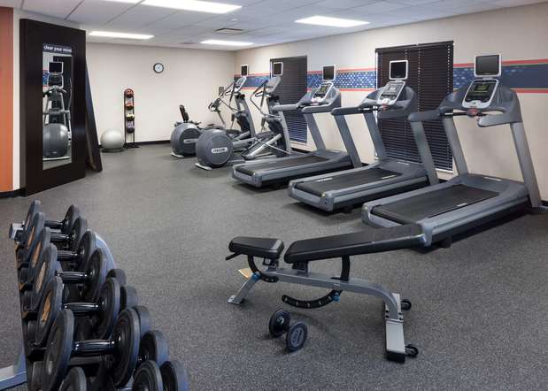 Images Hampton Inn & Suites Omaha-Downtown