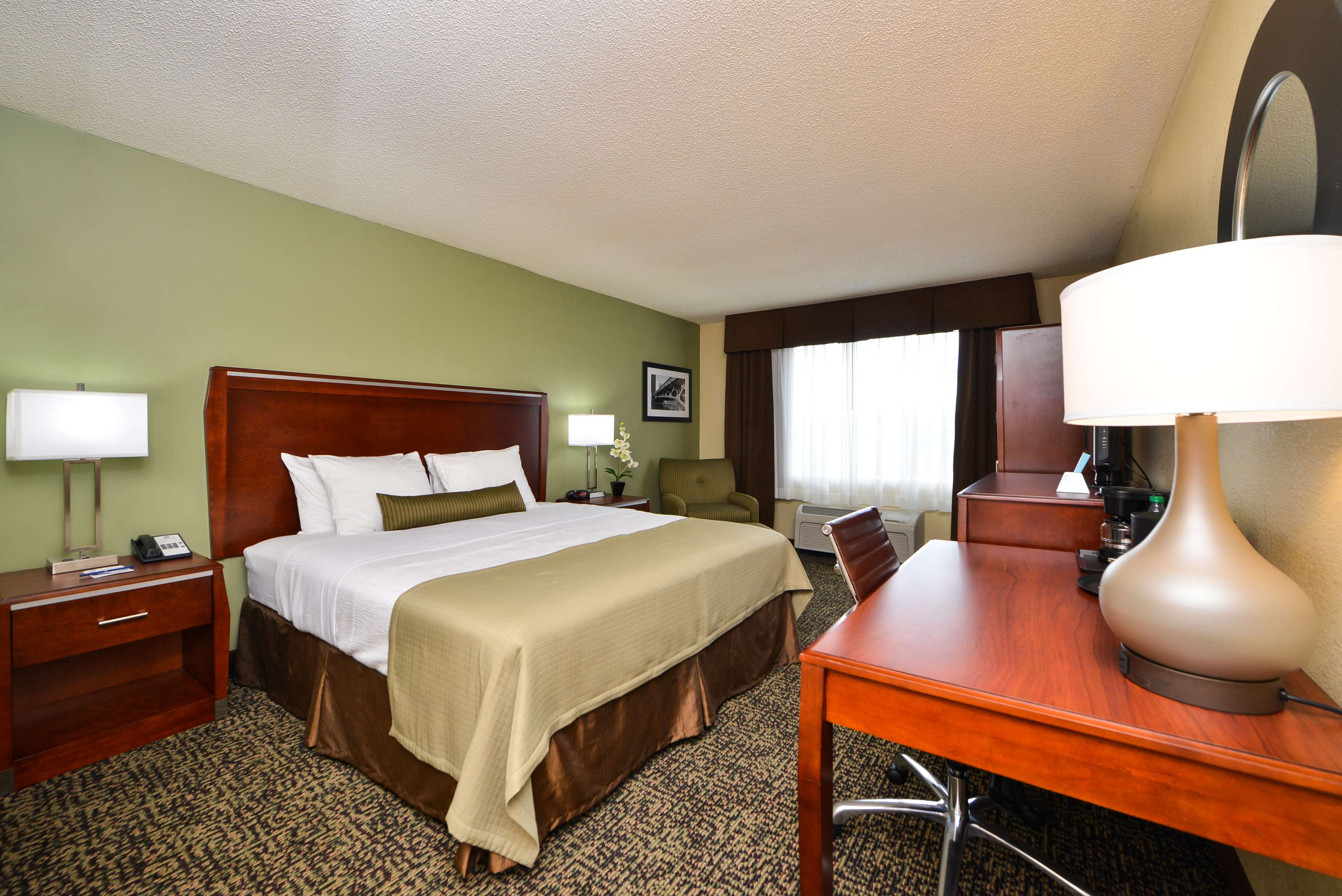 Best Western Plus Glenview-Chicagoland Inn & Suites Photo