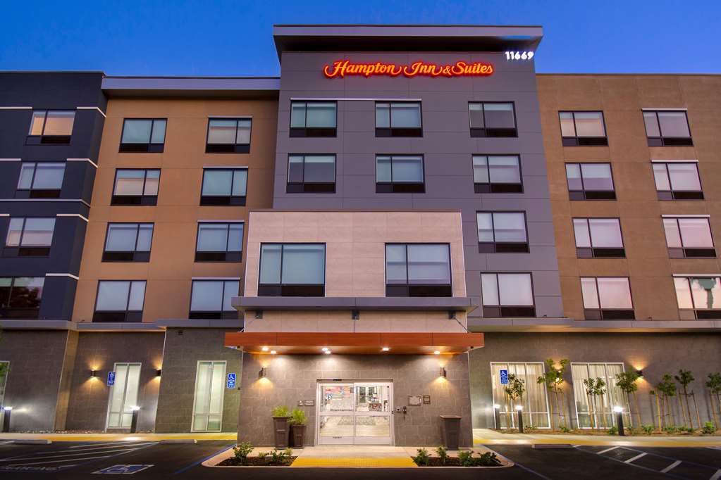 Hampton Inn & Suites Ontario Rancho Cucamonga Image