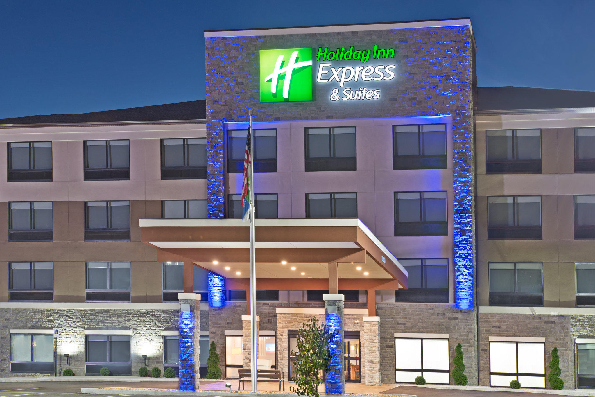 Holiday Inn Express & Suites Uniontown Photo