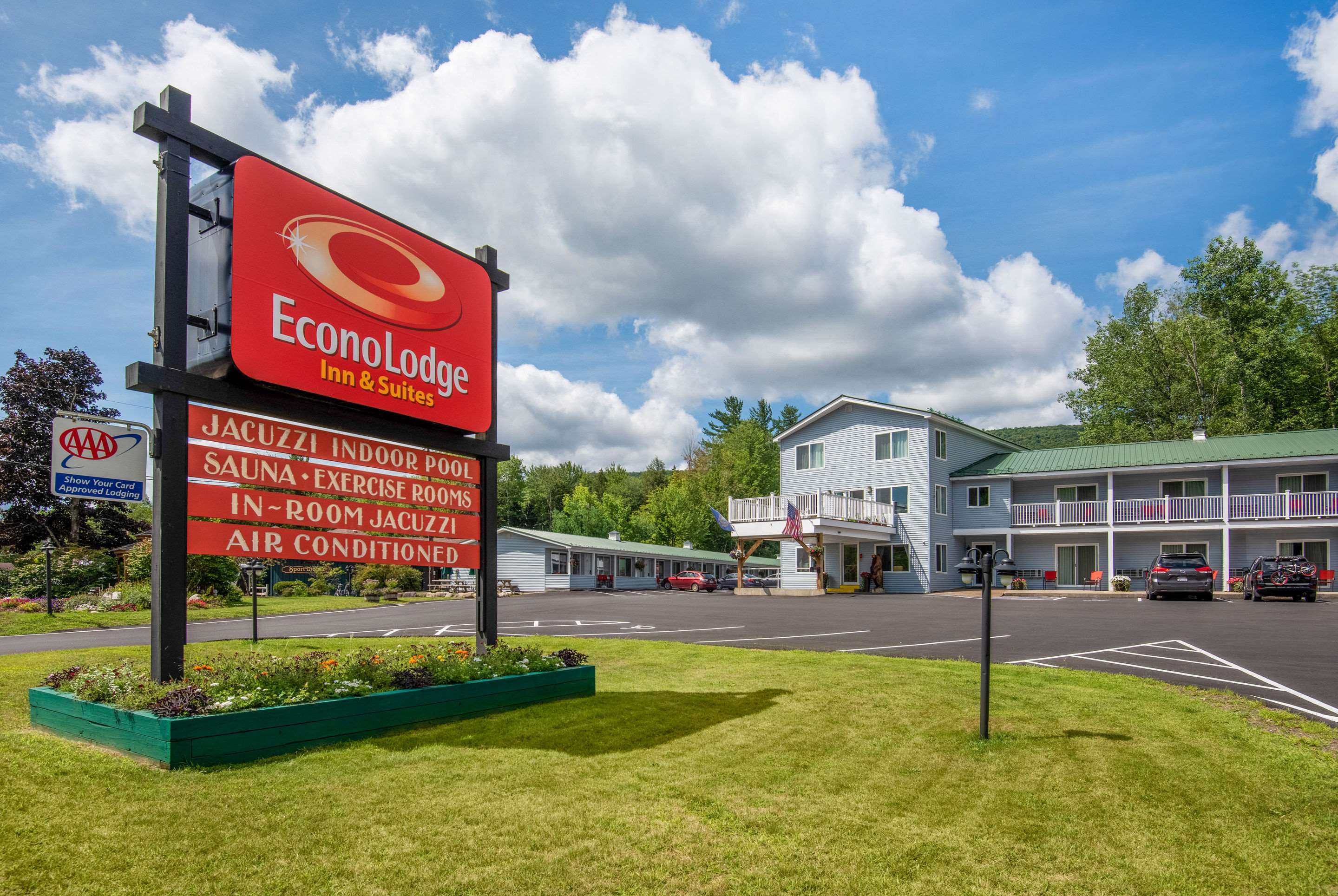 Econo Lodge Inn & Suites Photo