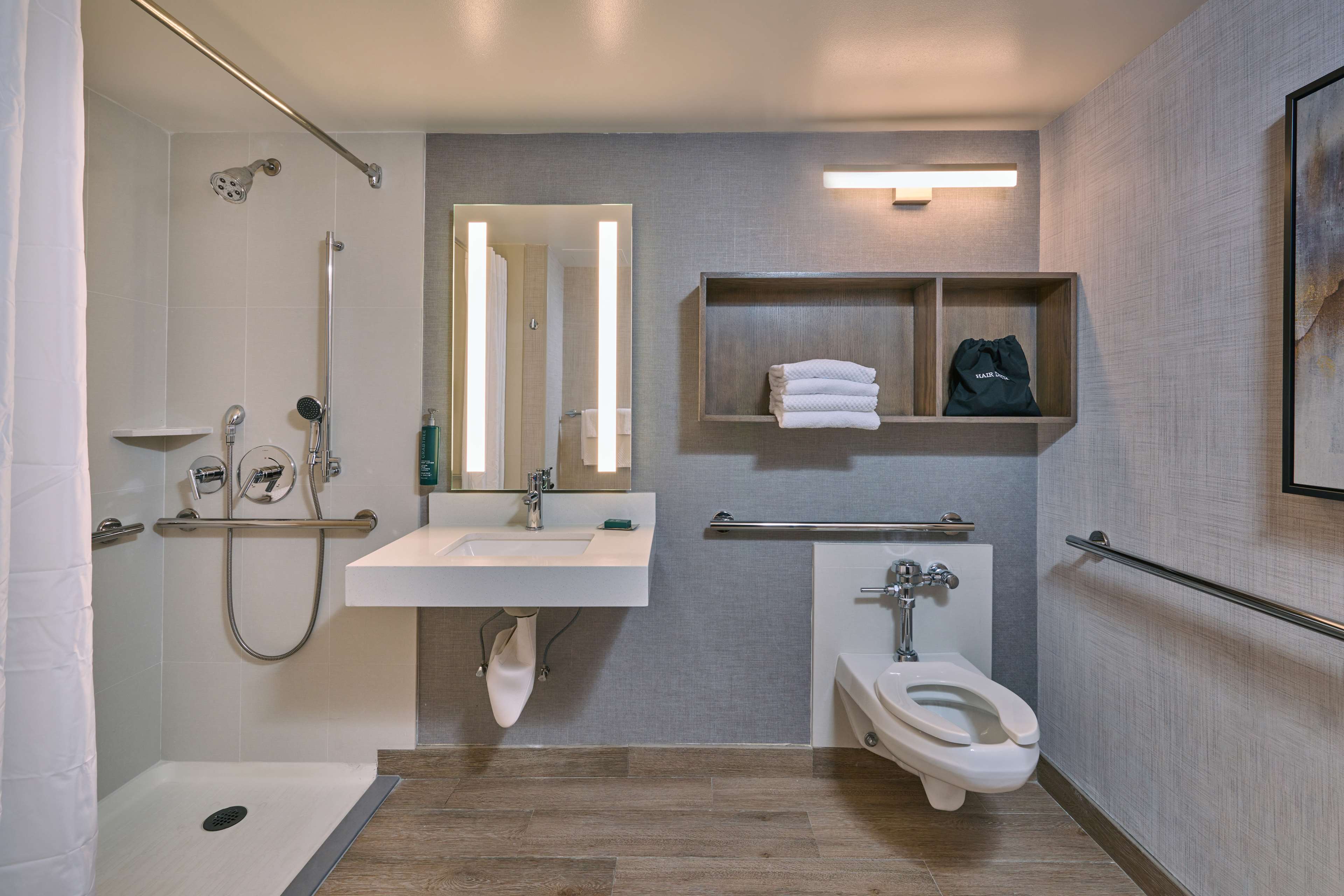 Guest room bath